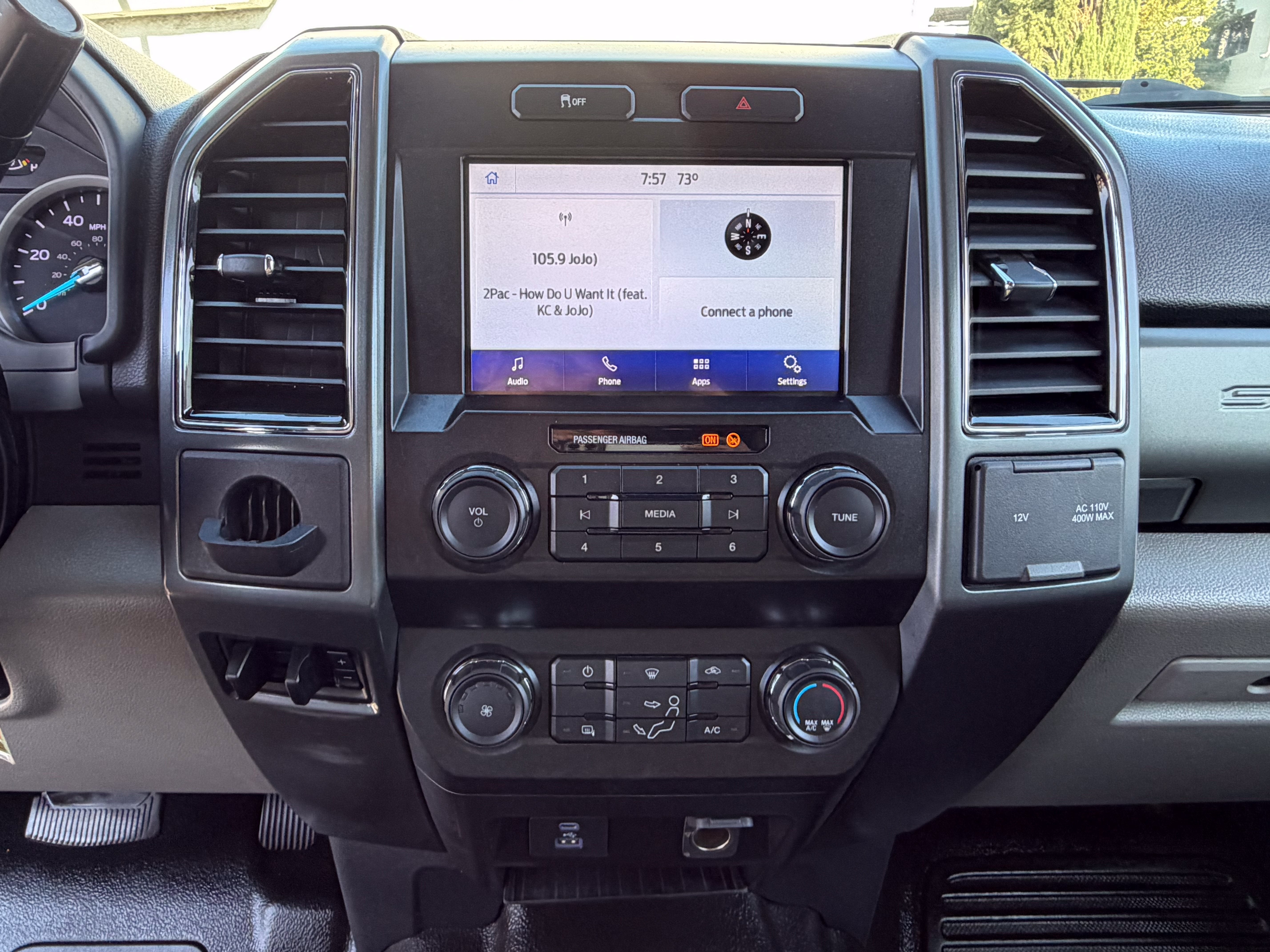 2022 Ford Super Duty F-550 DRW XLT 2WD Crew Cab 203 WB 84 CA