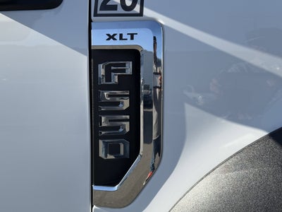 2022 Ford Super Duty F-550 DRW XLT 2WD Crew Cab 203 WB 84 CA