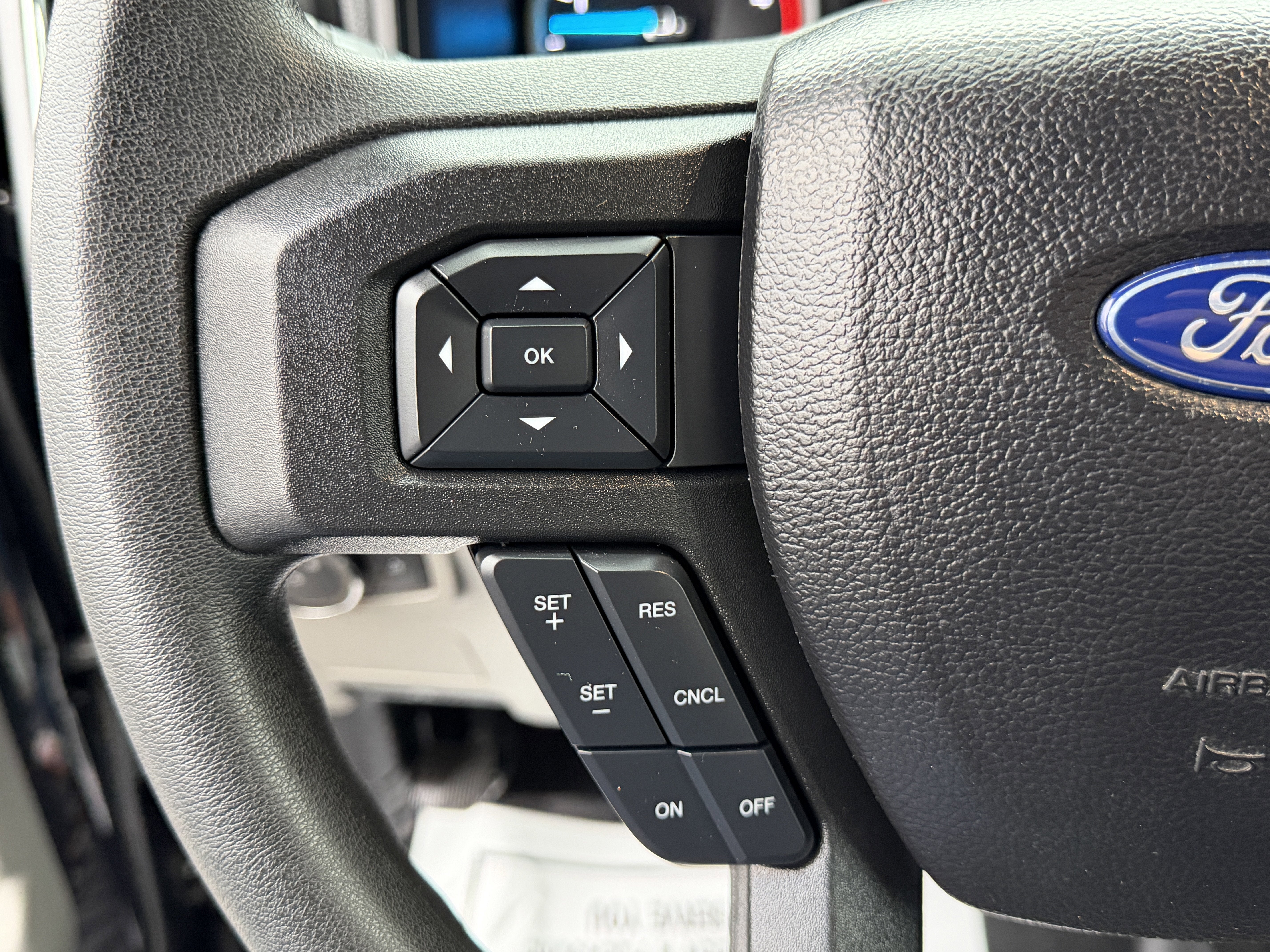 2017 Ford Super Duty F-550 DRW XLT 2WD Crew Cab 203 WB 84 CA