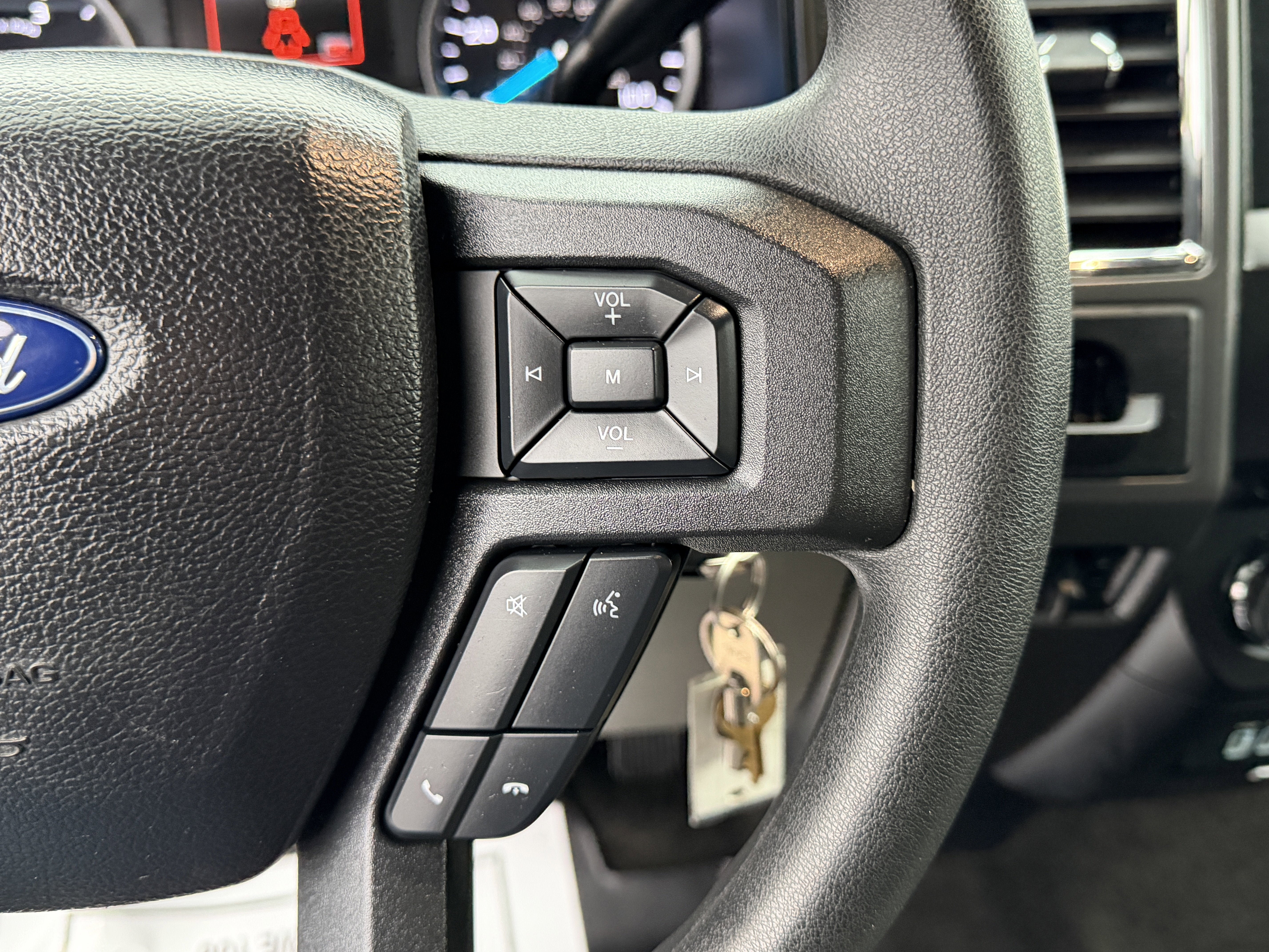 2017 Ford Super Duty F-550 DRW XLT 2WD Crew Cab 203 WB 84 CA