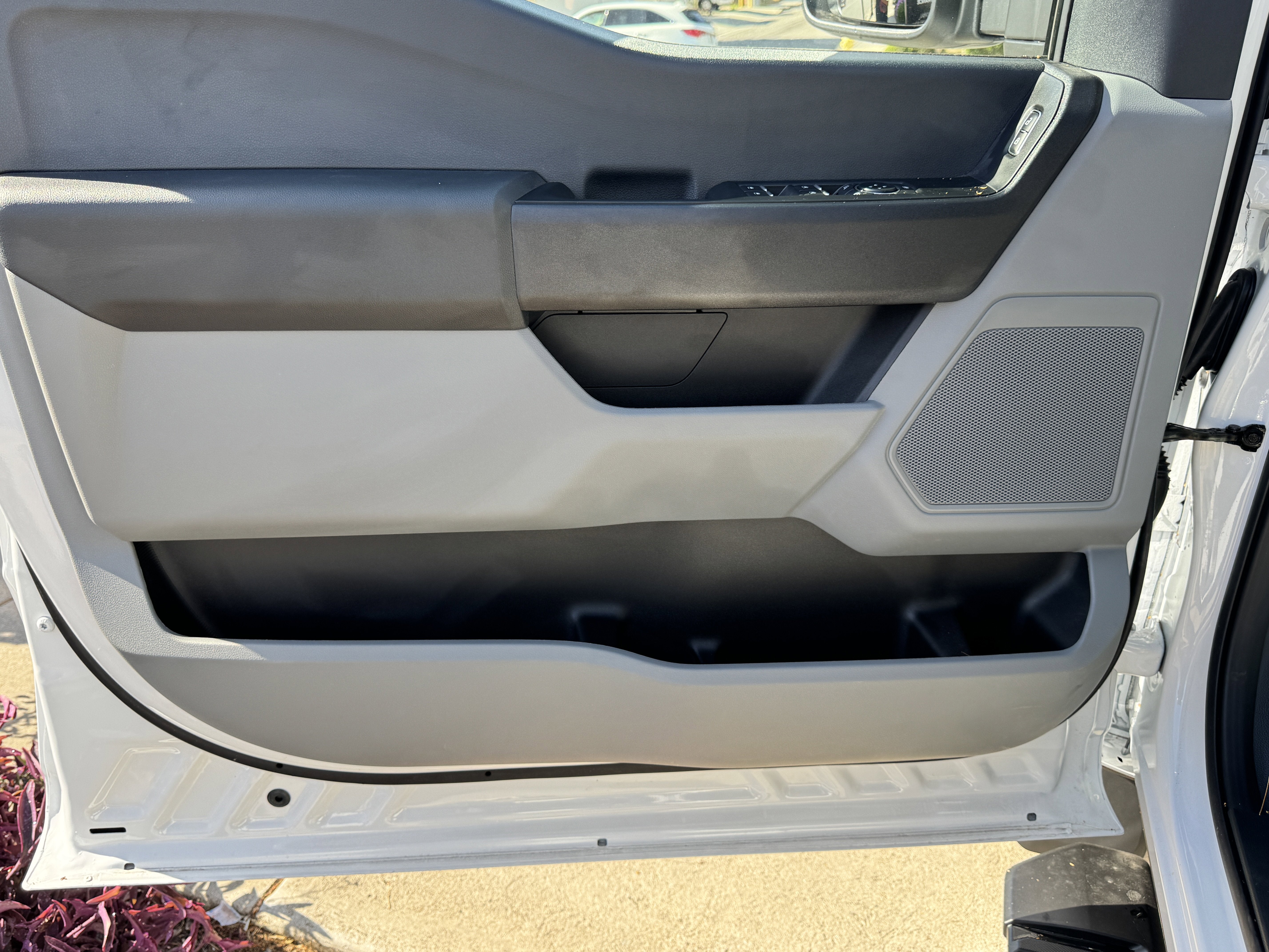 2025 Ford Super Duty F-550 DRW XL 4WD Crew Cab 179 WB 60 CA