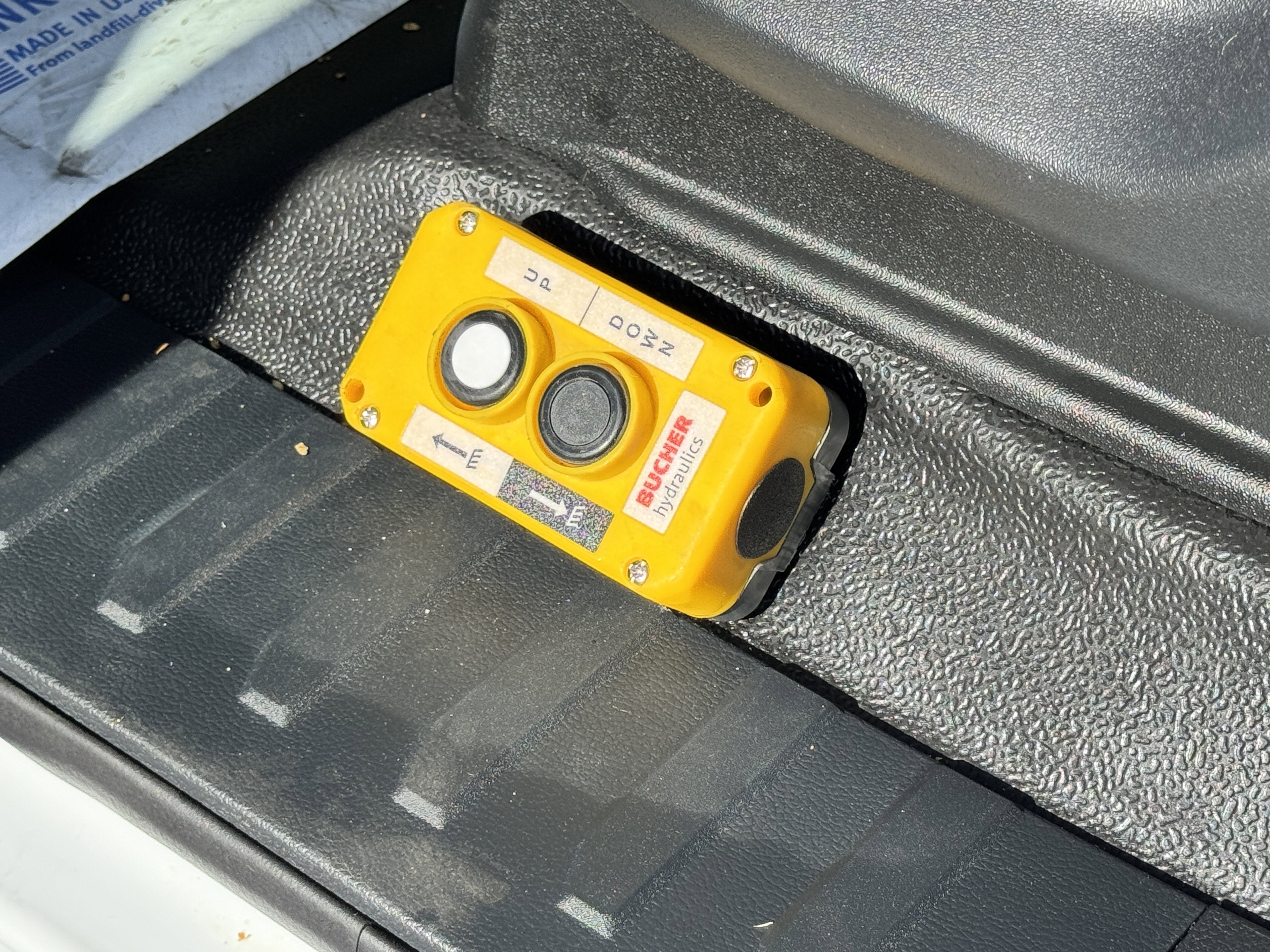 2025 Ford Super Duty F-550 DRW XL 4WD Crew Cab 179 WB 60 CA