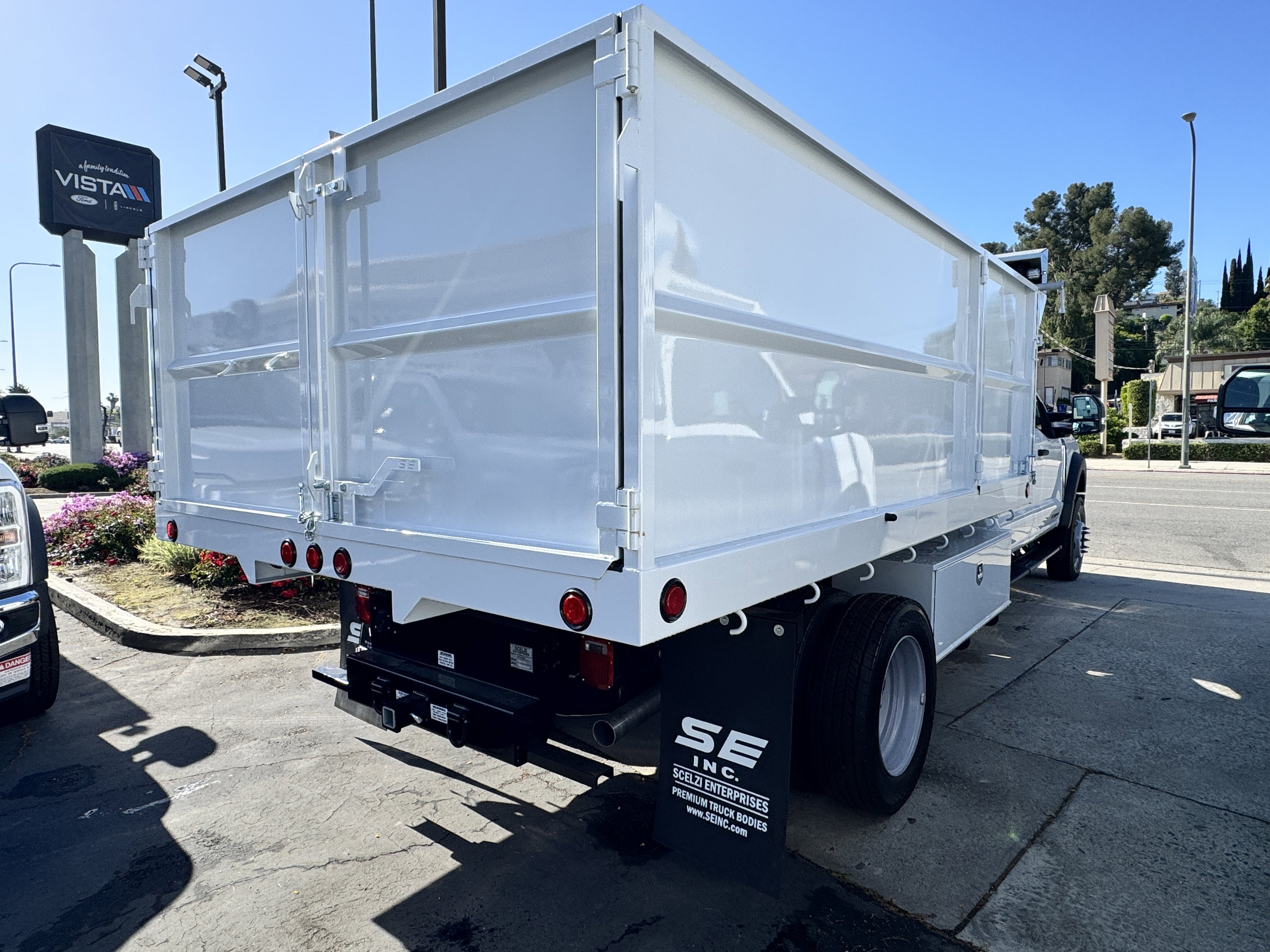 2025 Ford Super Duty F-550 DRW XL 4WD Crew Cab 179 WB 60 CA