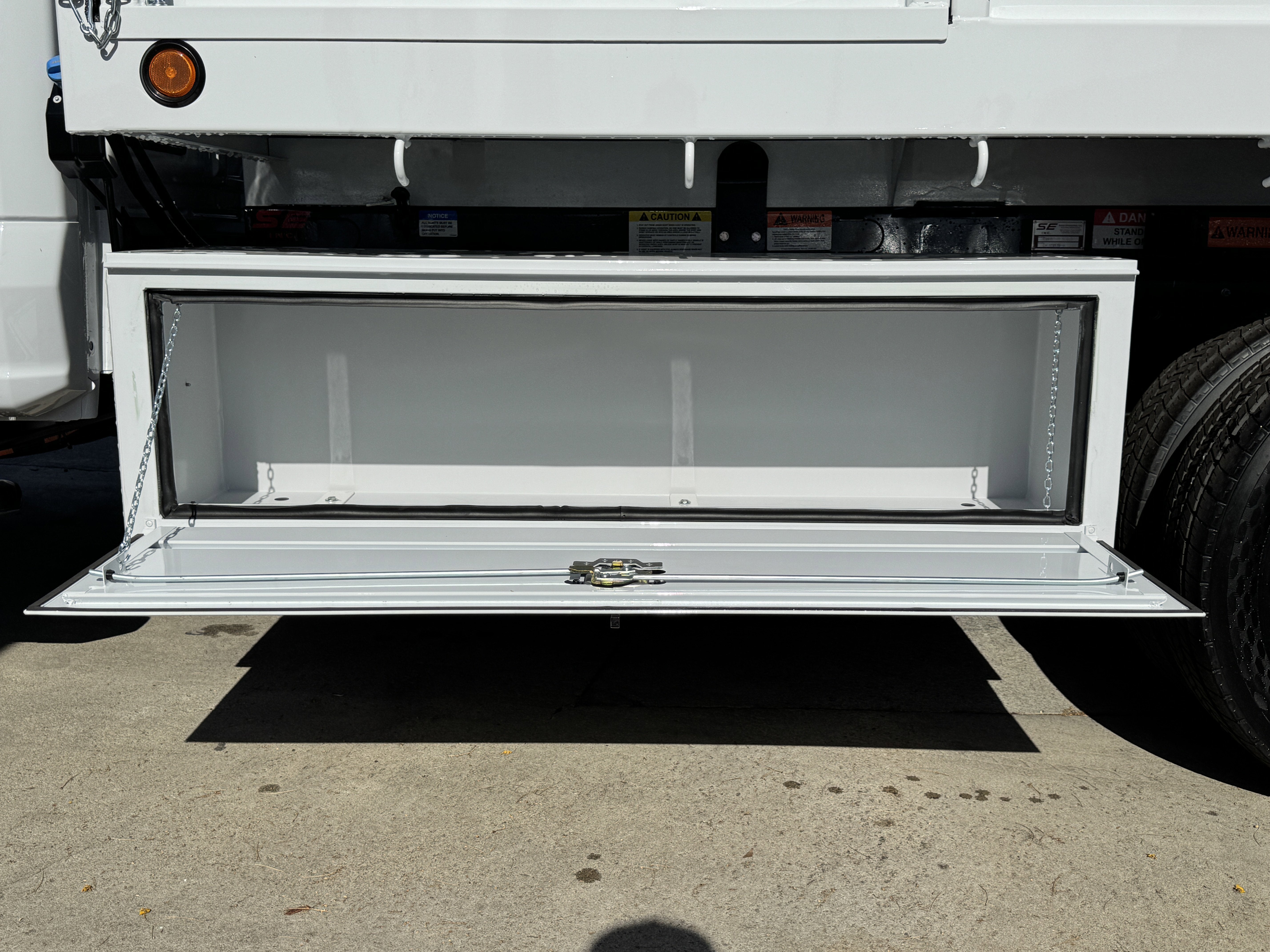 2025 Ford Super Duty F-550 DRW XL 4WD Crew Cab 179 WB 60 CA