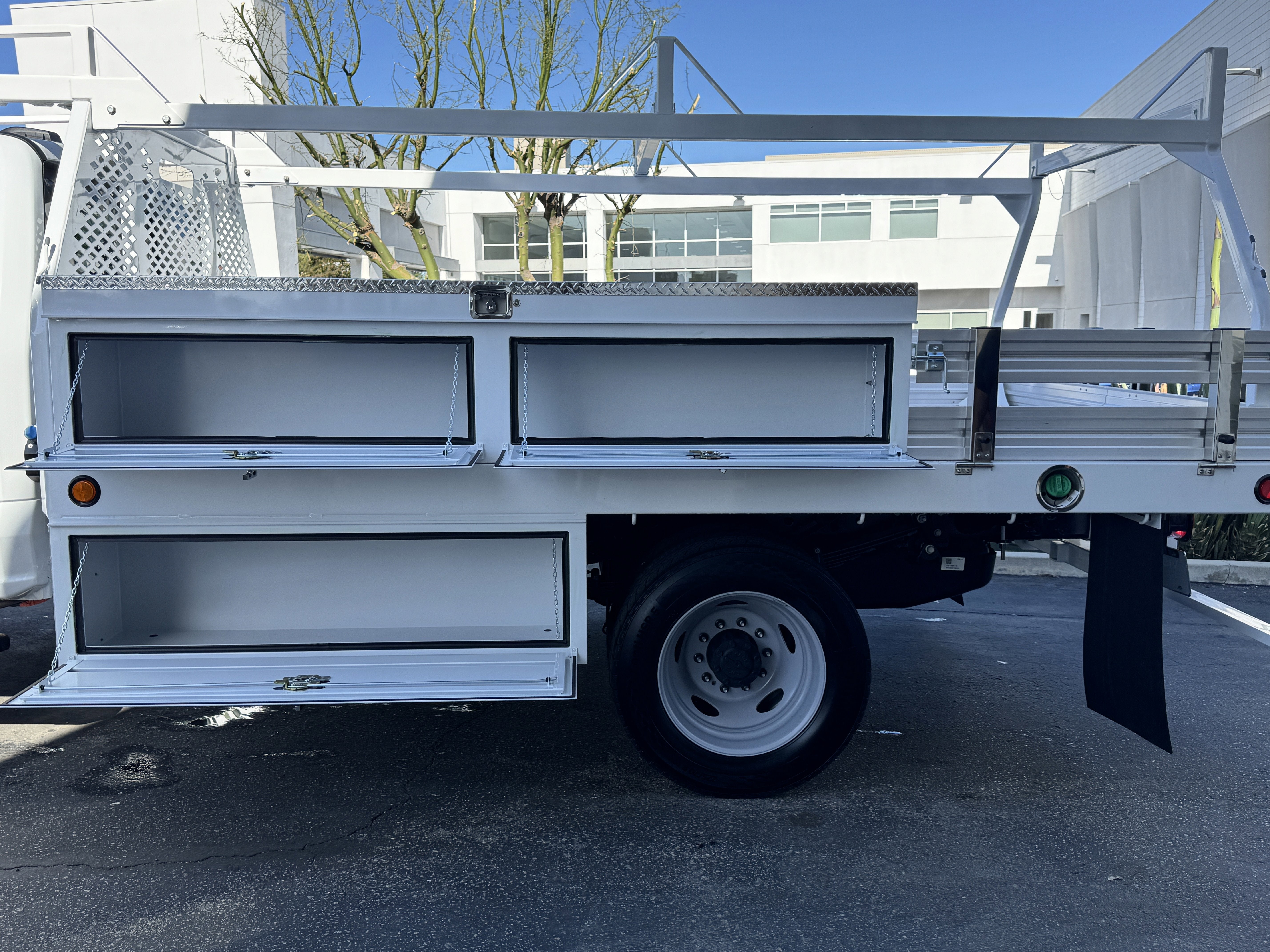 2025 Ford Super Duty F-550 DRW XL 4WD Crew Cab 179 WB 60 CA