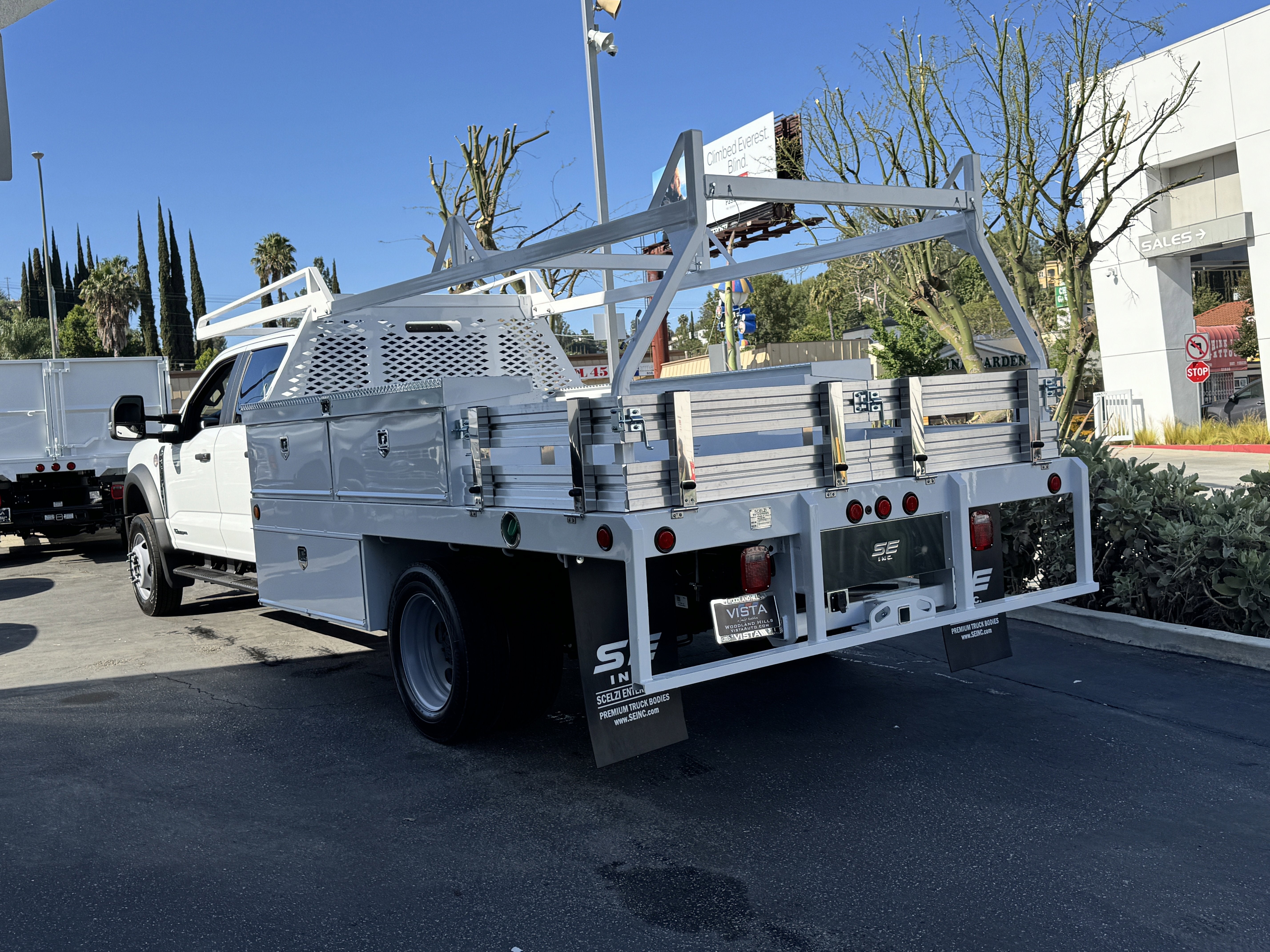 2025 Ford Super Duty F-550 DRW XL 4WD Crew Cab 179 WB 60 CA