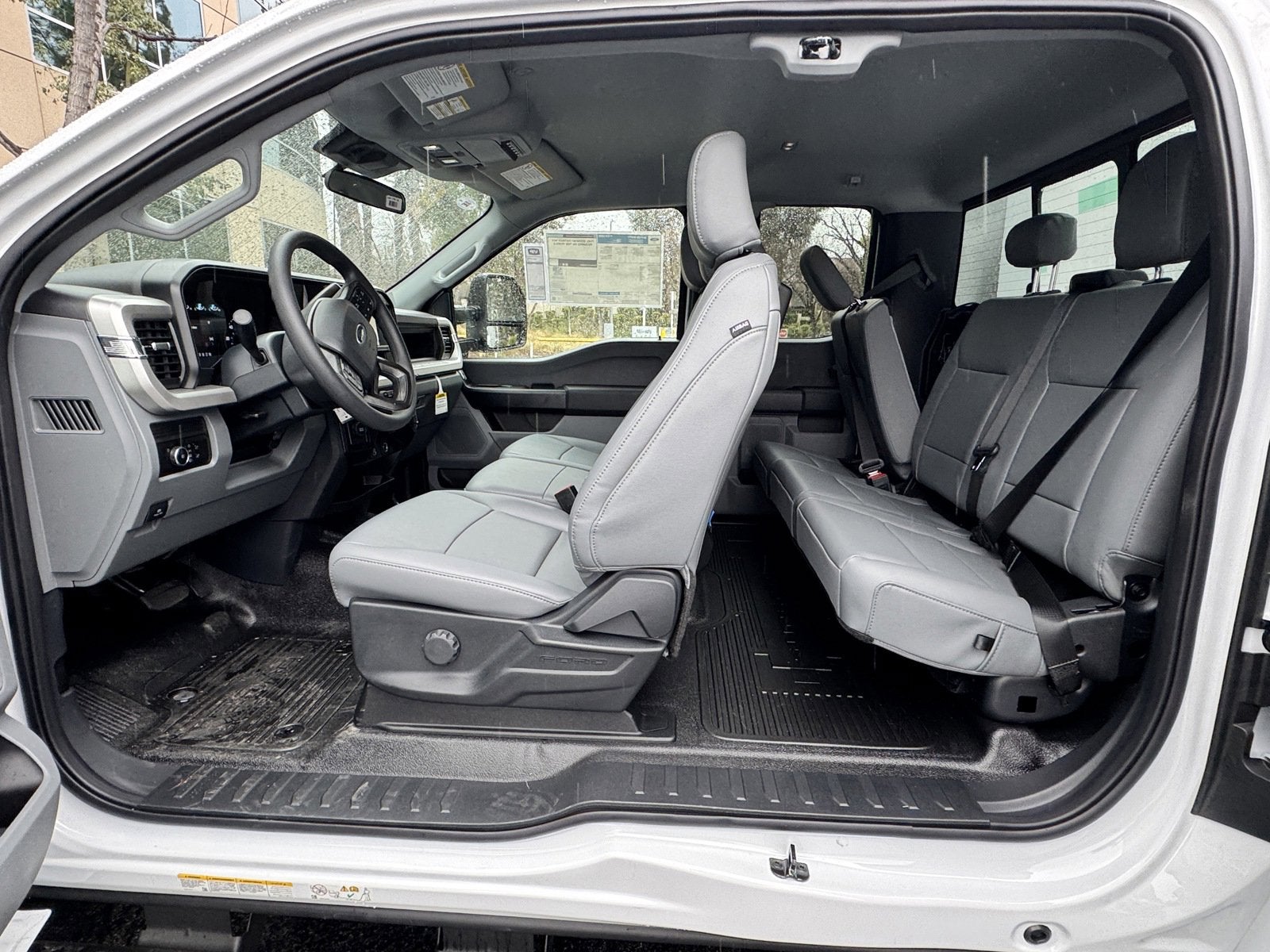 2025 Ford Super Duty F-550 DRW XL 2WD SuperCab 192 WB 84 CA