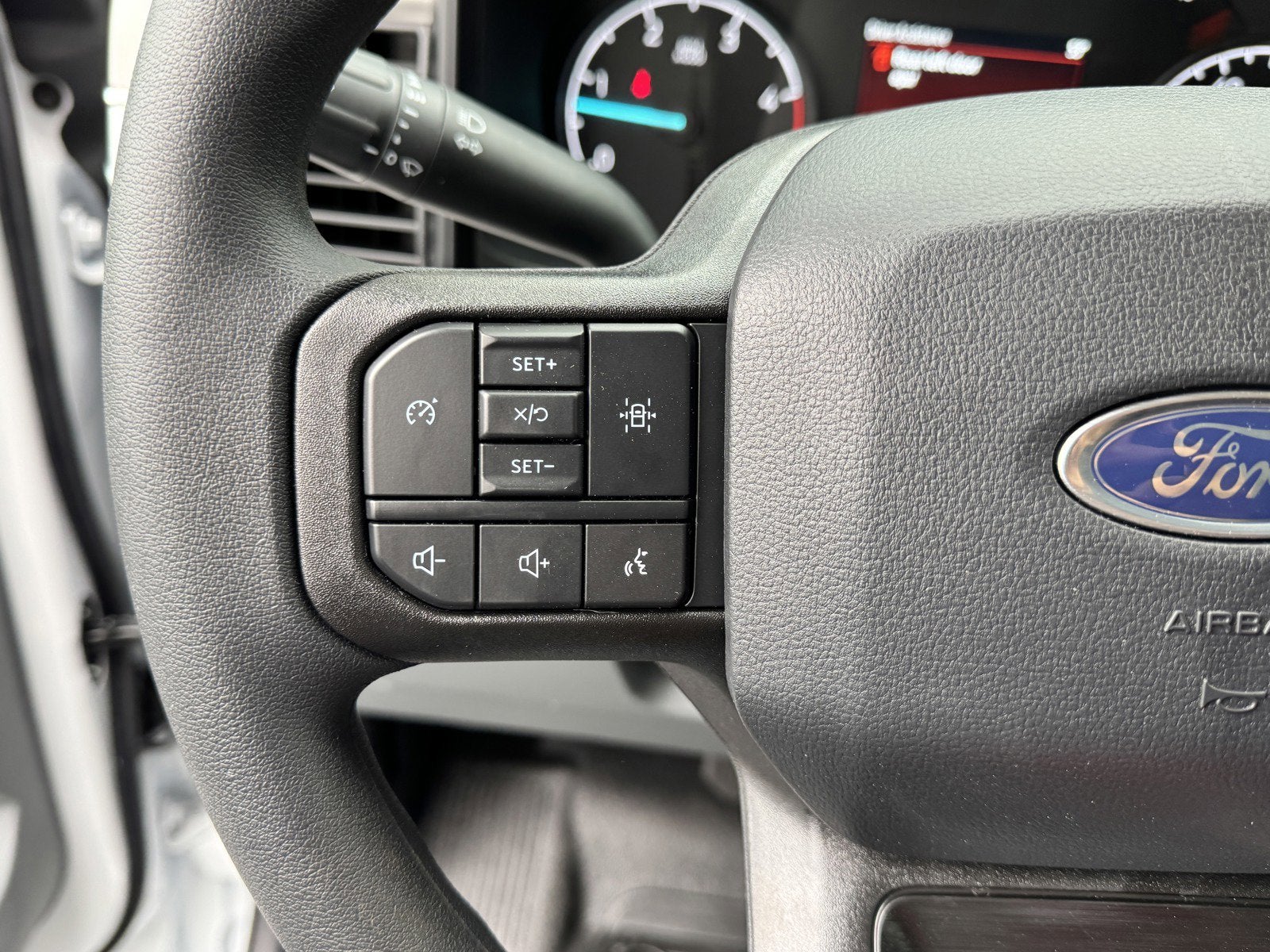 2025 Ford Super Duty F-550 DRW XL 2WD SuperCab 192 WB 84 CA