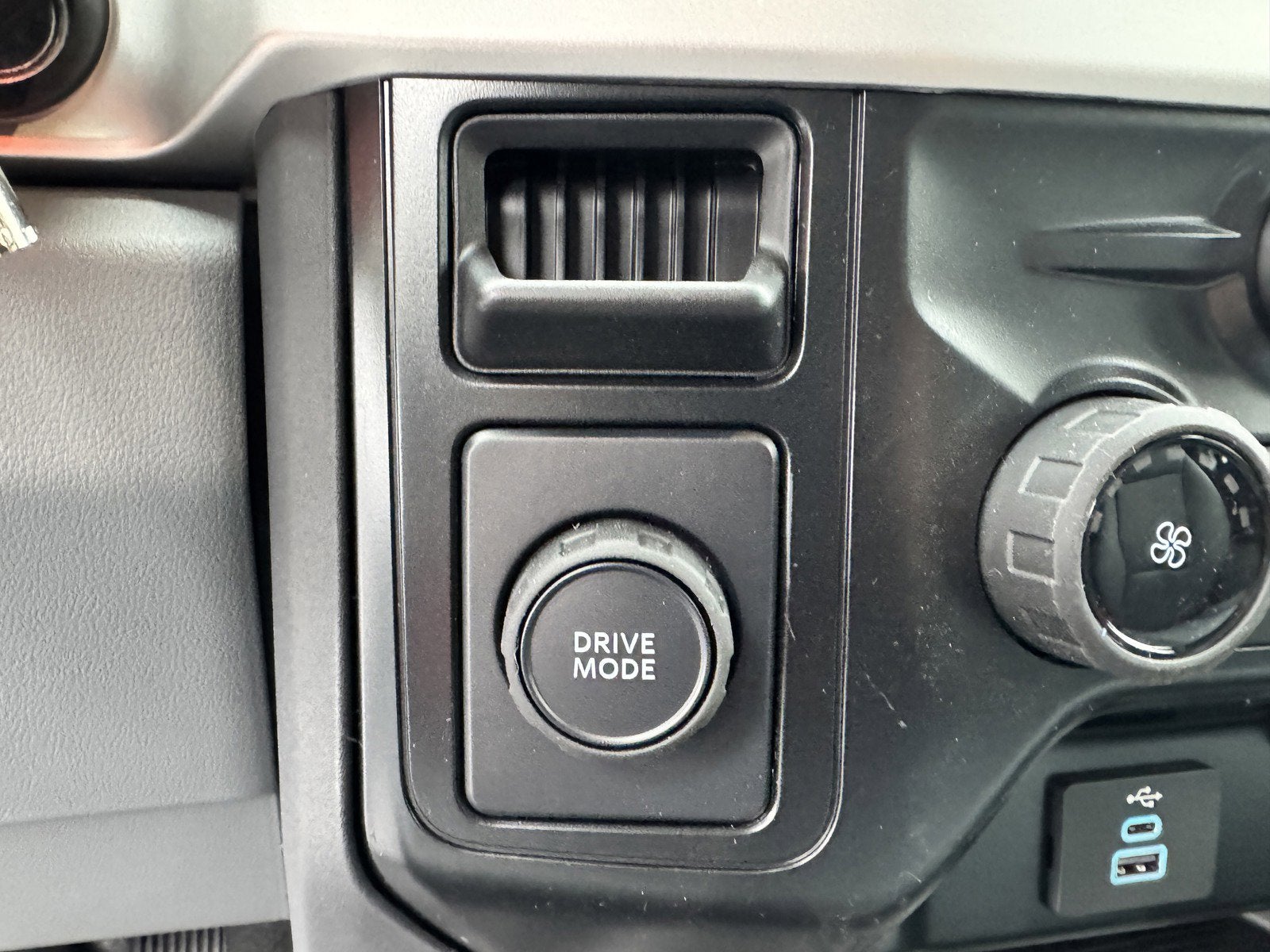 2025 Ford Super Duty F-550 DRW XL 2WD SuperCab 192 WB 84 CA