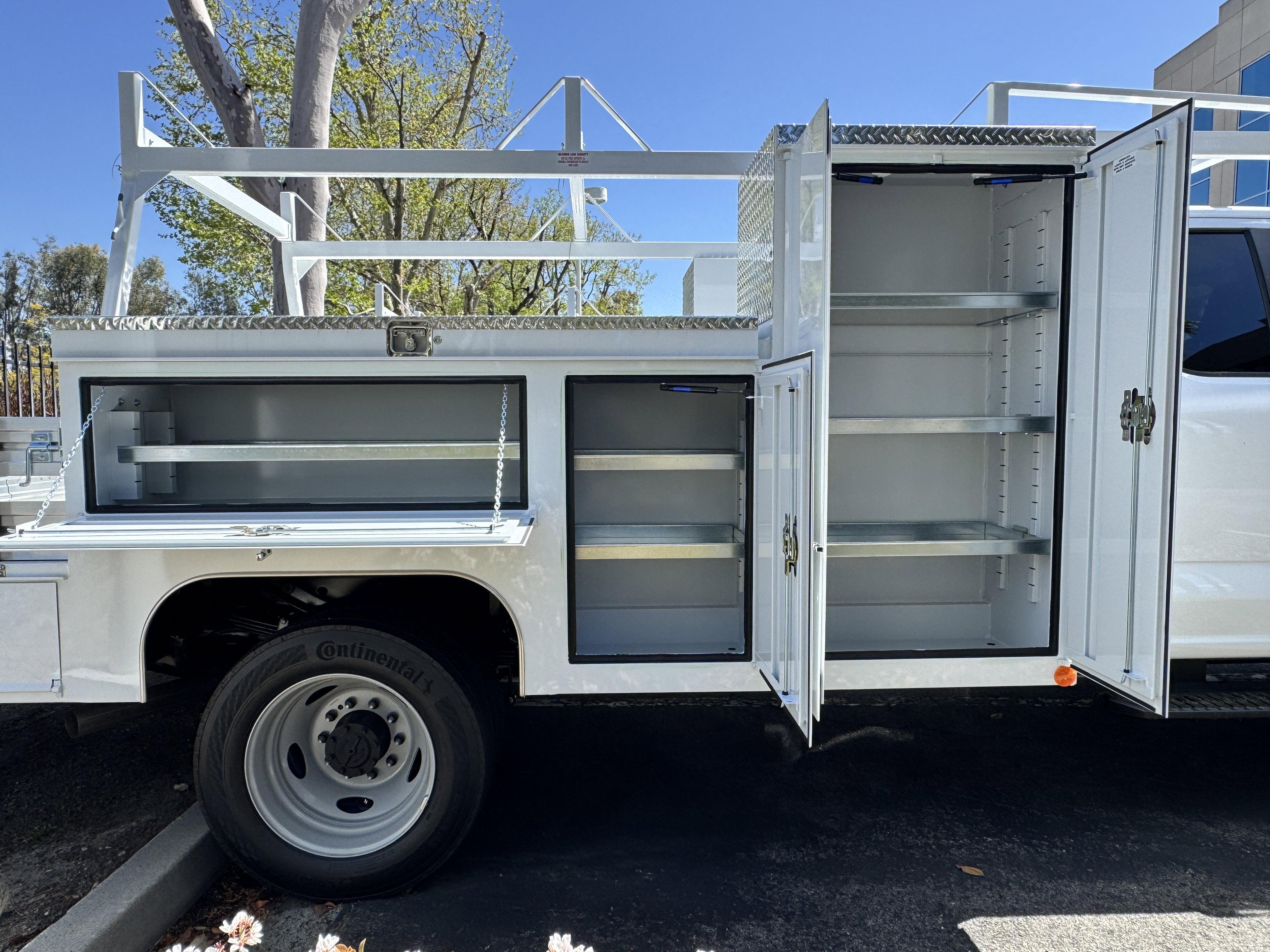 2025 Ford Super Duty F-550 DRW XL 2WD SuperCab 192 WB 84 CA