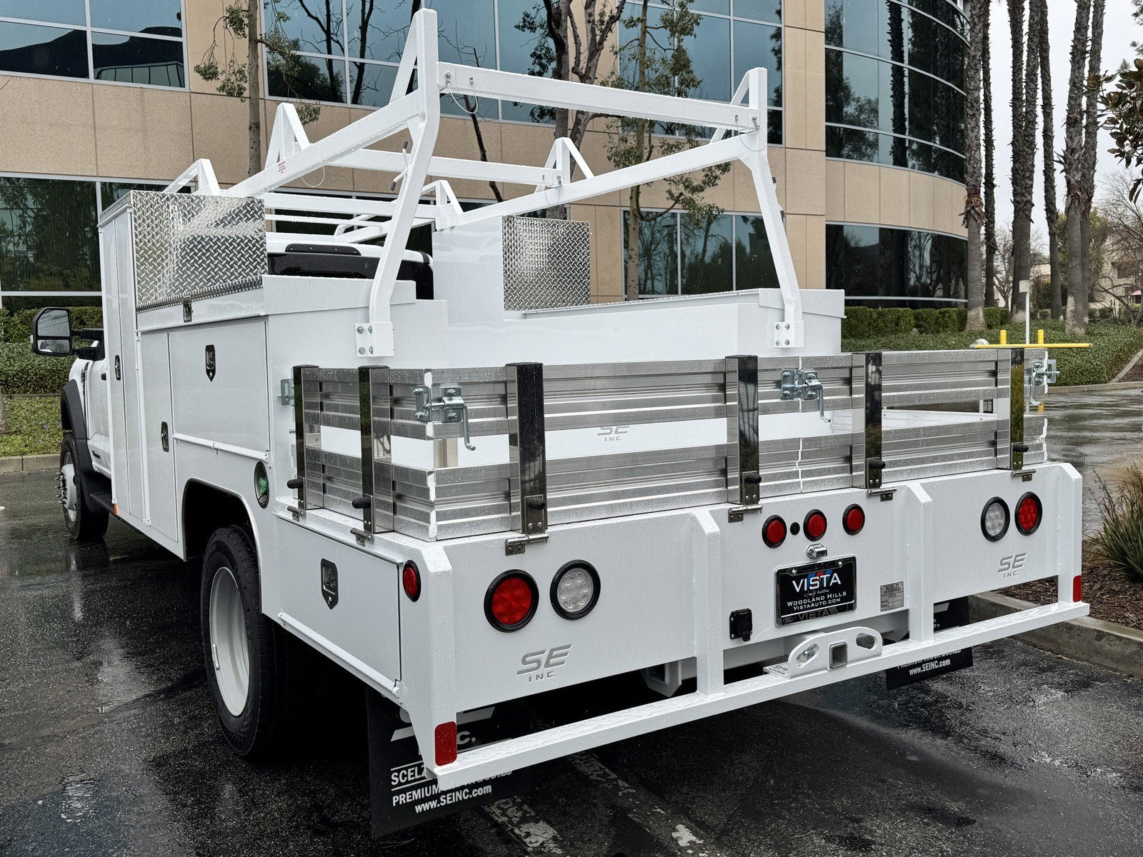 2025 Ford Super Duty F-550 DRW XL 2WD SuperCab 192 WB 84 CA