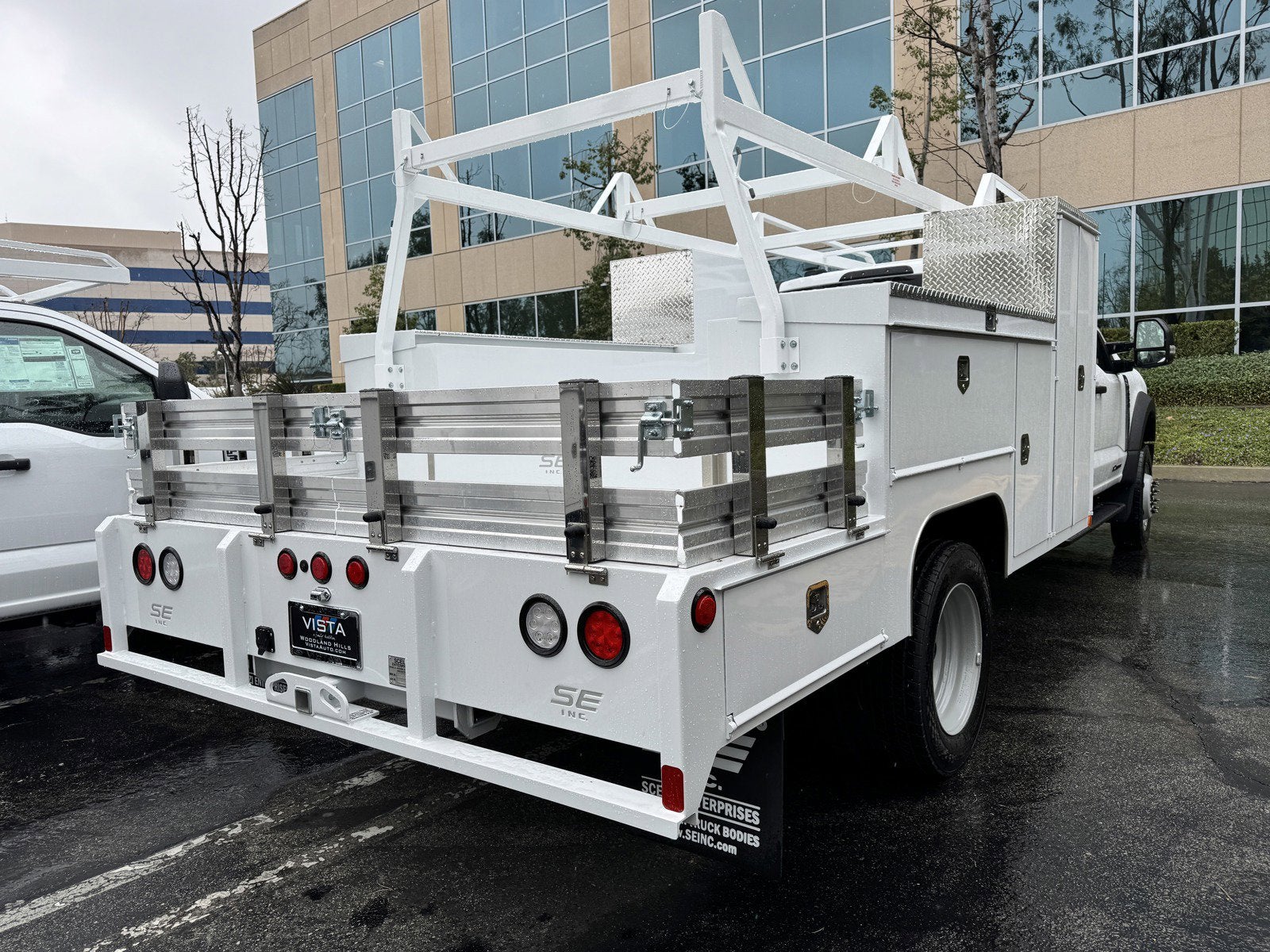 2025 Ford Super Duty F-550 DRW XL 2WD SuperCab 192 WB 84 CA