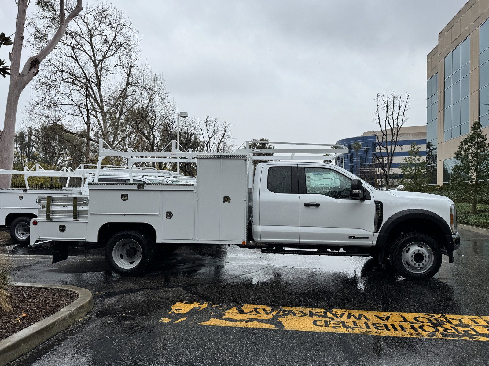 2025 Ford Super Duty F-550 DRW XL 2WD SuperCab 192 WB 84 CA