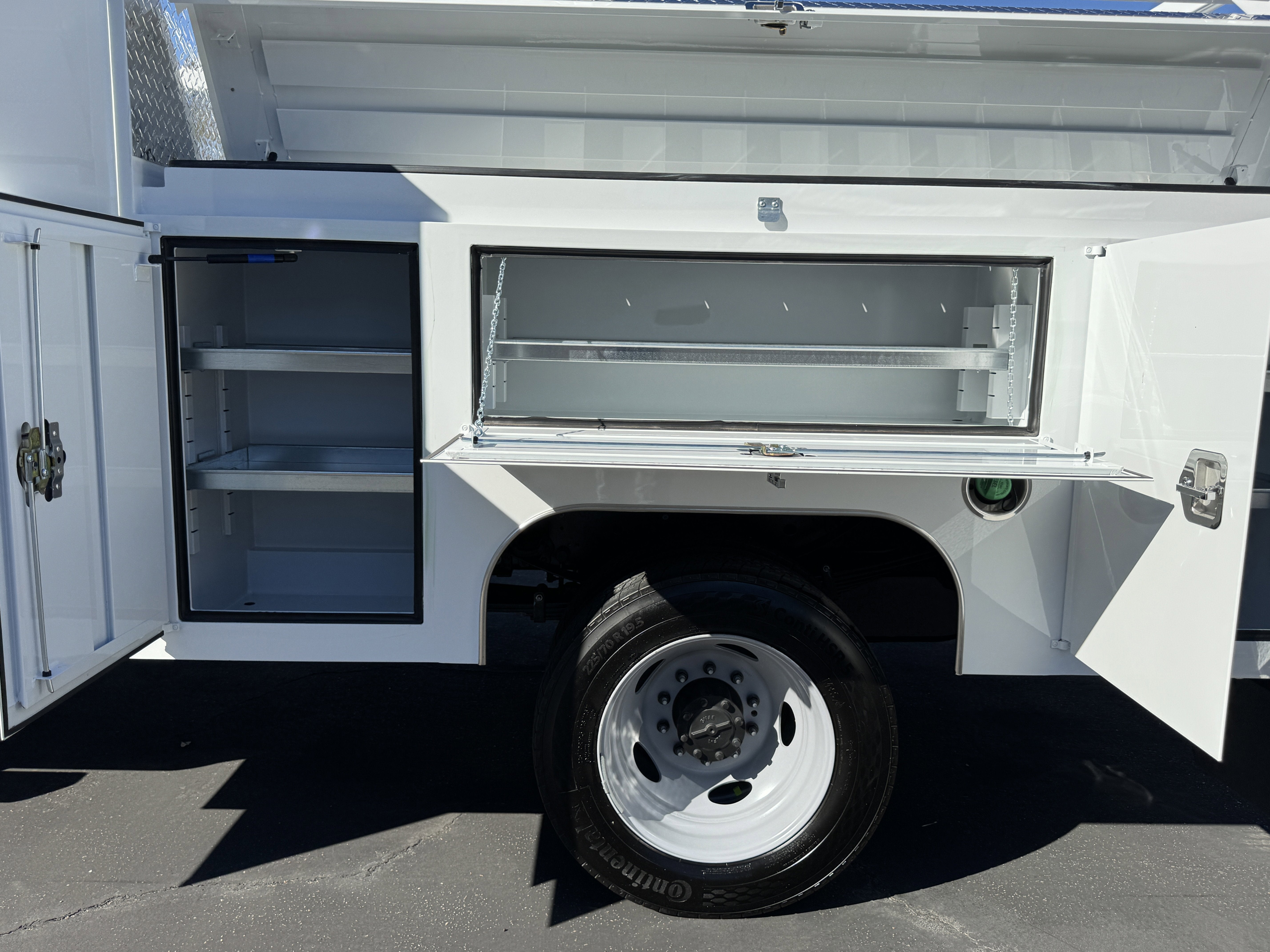 2026 Ford Super Duty F-550 DRW XL 2WD SuperCab 192 WB 84 CA