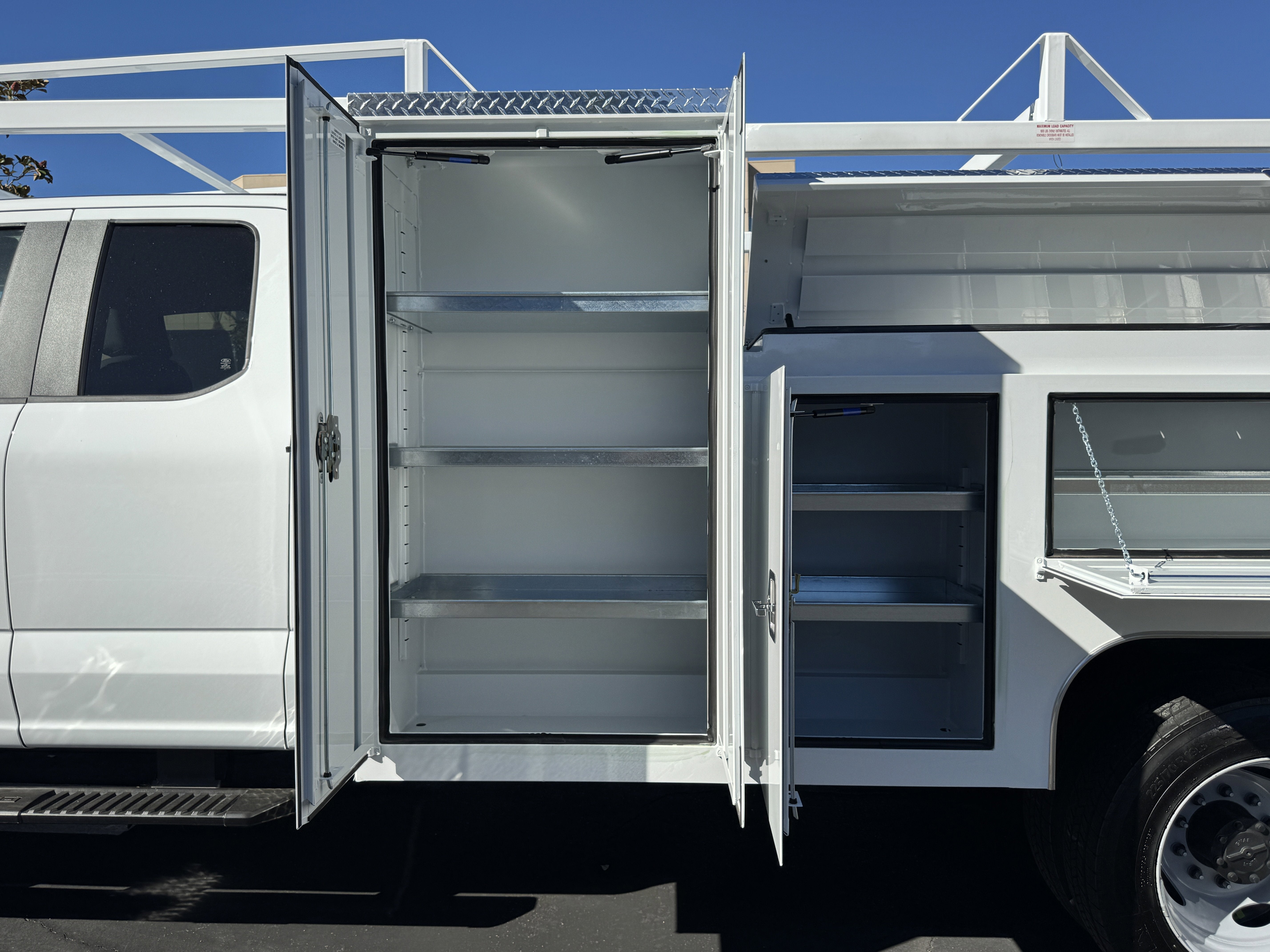 2026 Ford Super Duty F-550 DRW XL 2WD SuperCab 192 WB 84 CA