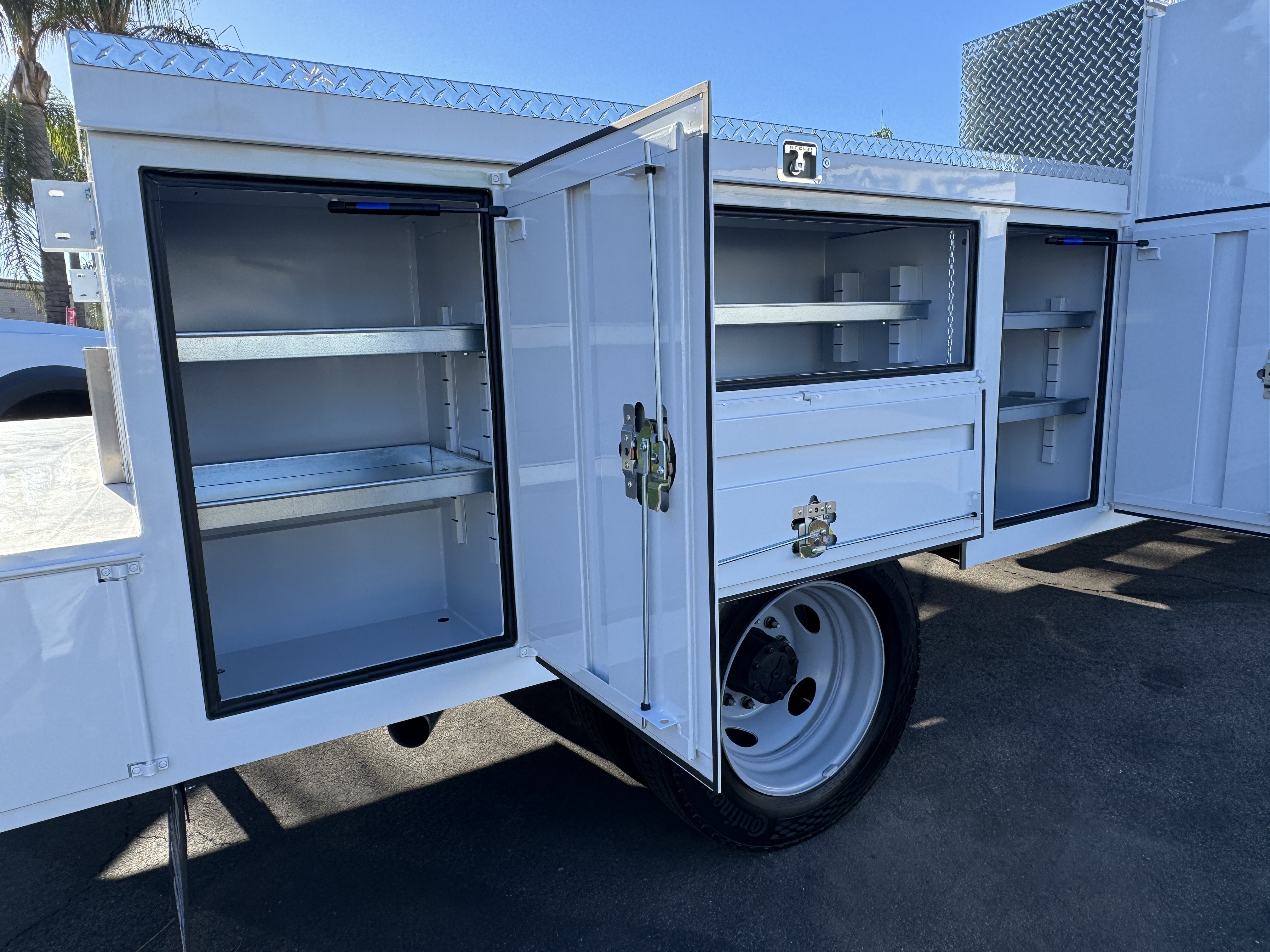 2026 Ford Super Duty F-550 DRW XL 4WD SuperCab 168 WB 60 CA