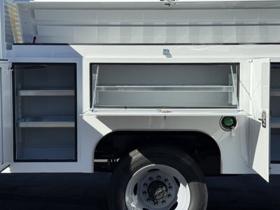 2026 Ford Super Duty F-550 DRW XL 4WD SuperCab 192 WB 84 CA