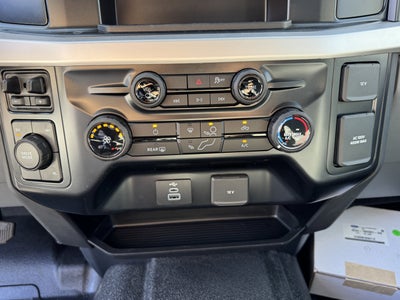 2026 Ford Super Duty F-550 DRW XL 4WD SuperCab 192 WB 84 CA