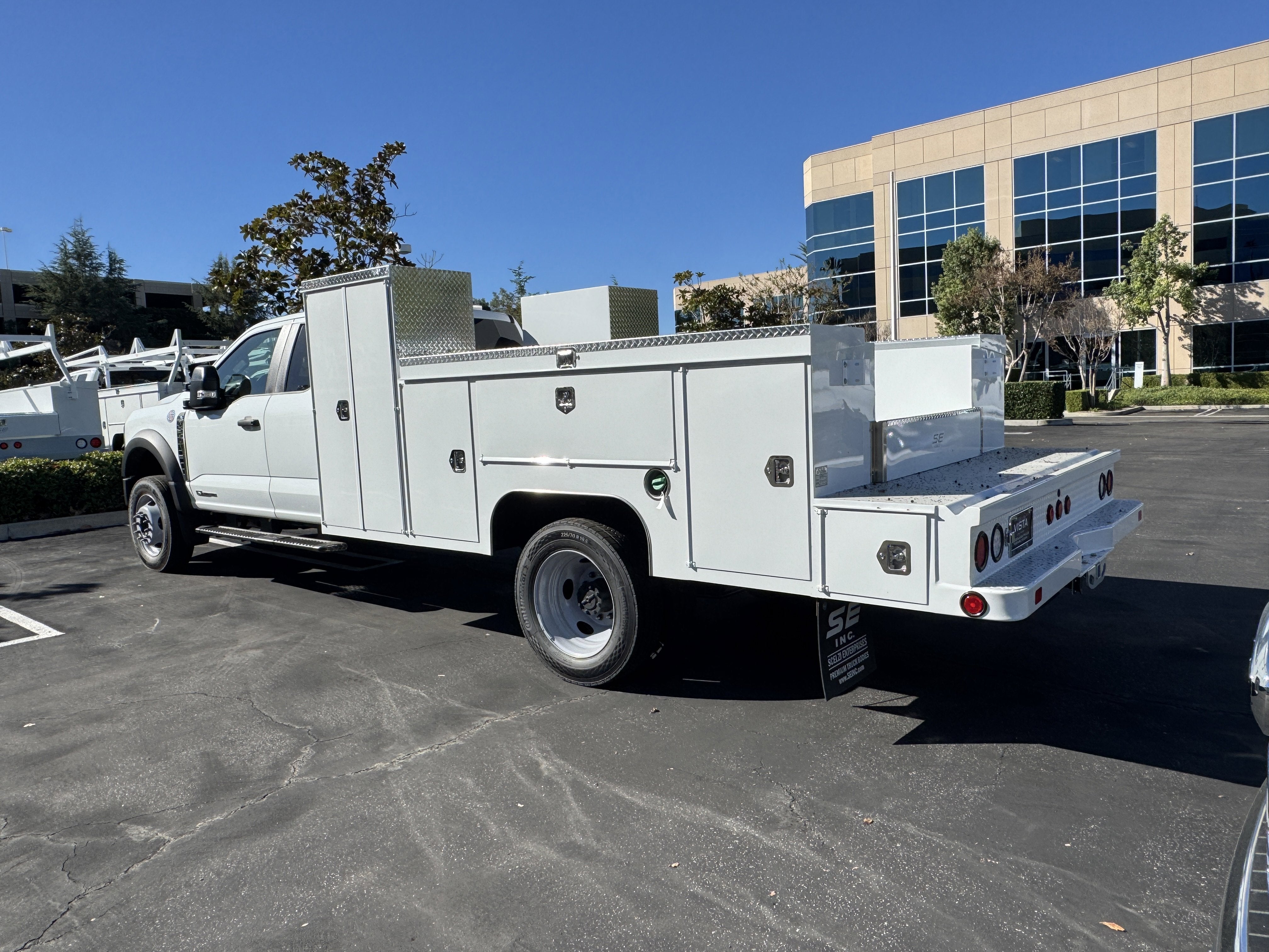 2026 Ford Super Duty F-550 DRW XL 4WD SuperCab 192 WB 84 CA