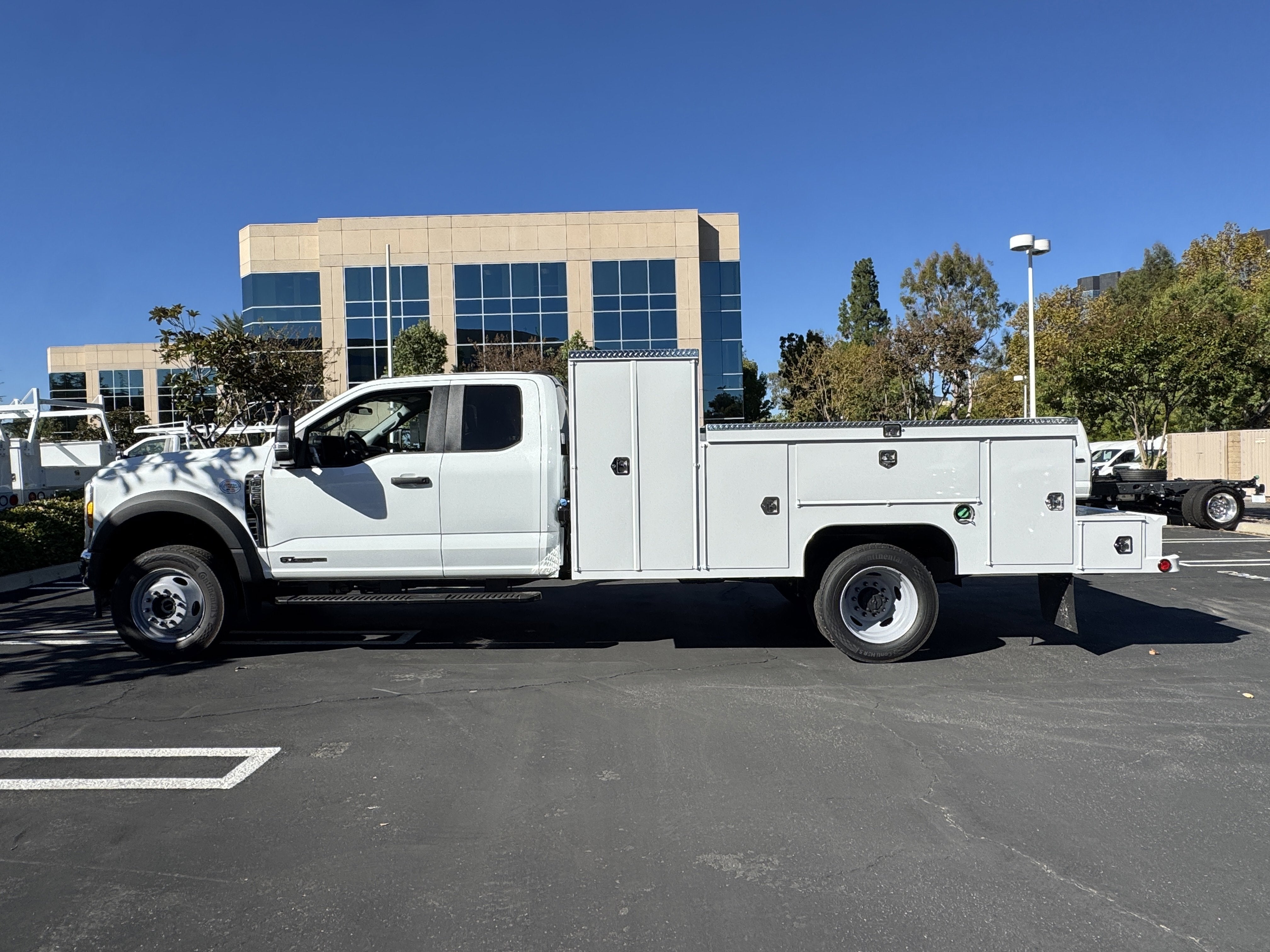 2026 Ford Super Duty F-550 DRW XL 4WD SuperCab 168 WB 60 CA