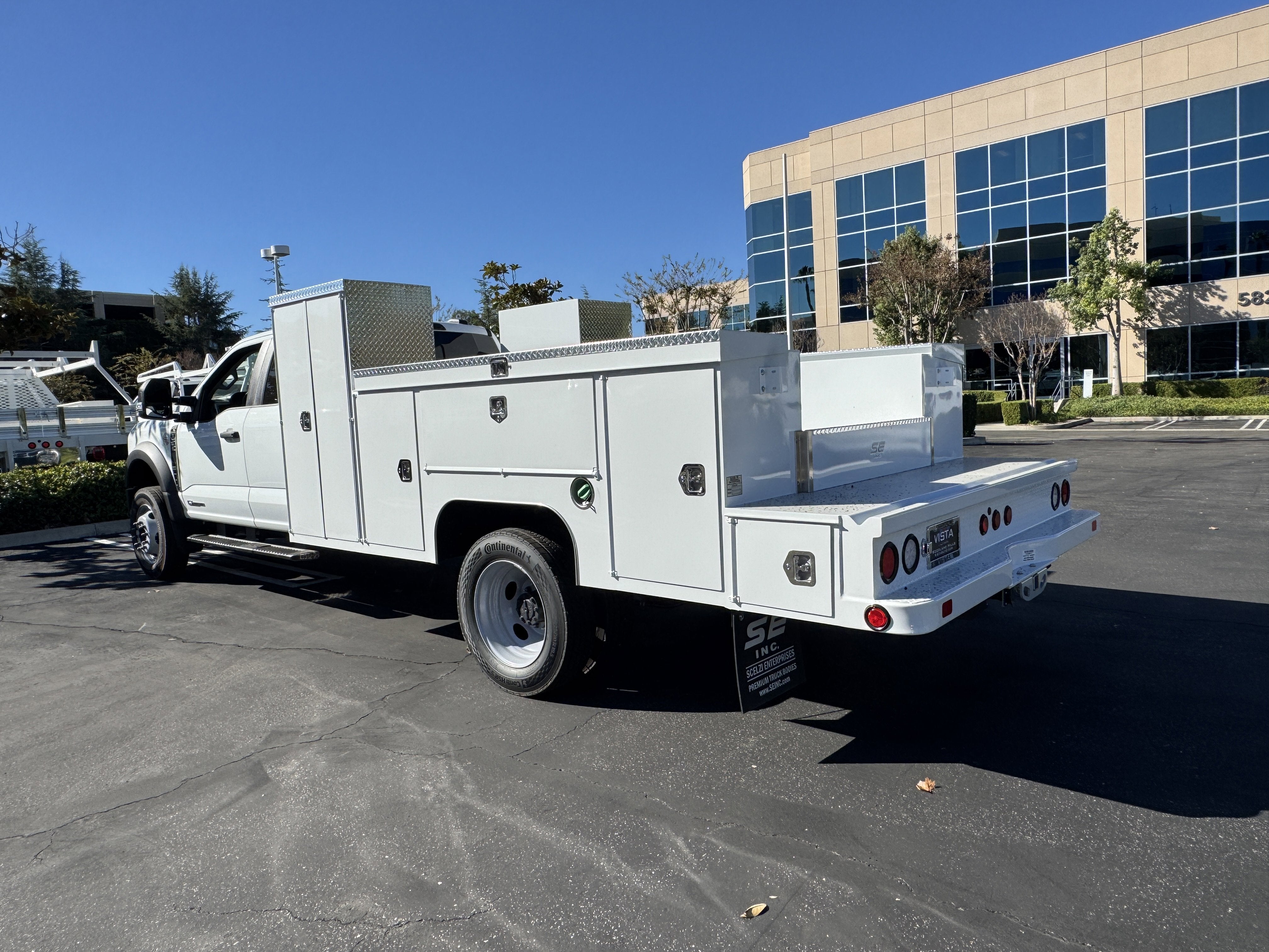 2026 Ford Super Duty F-550 DRW XL 4WD SuperCab 168 WB 60 CA