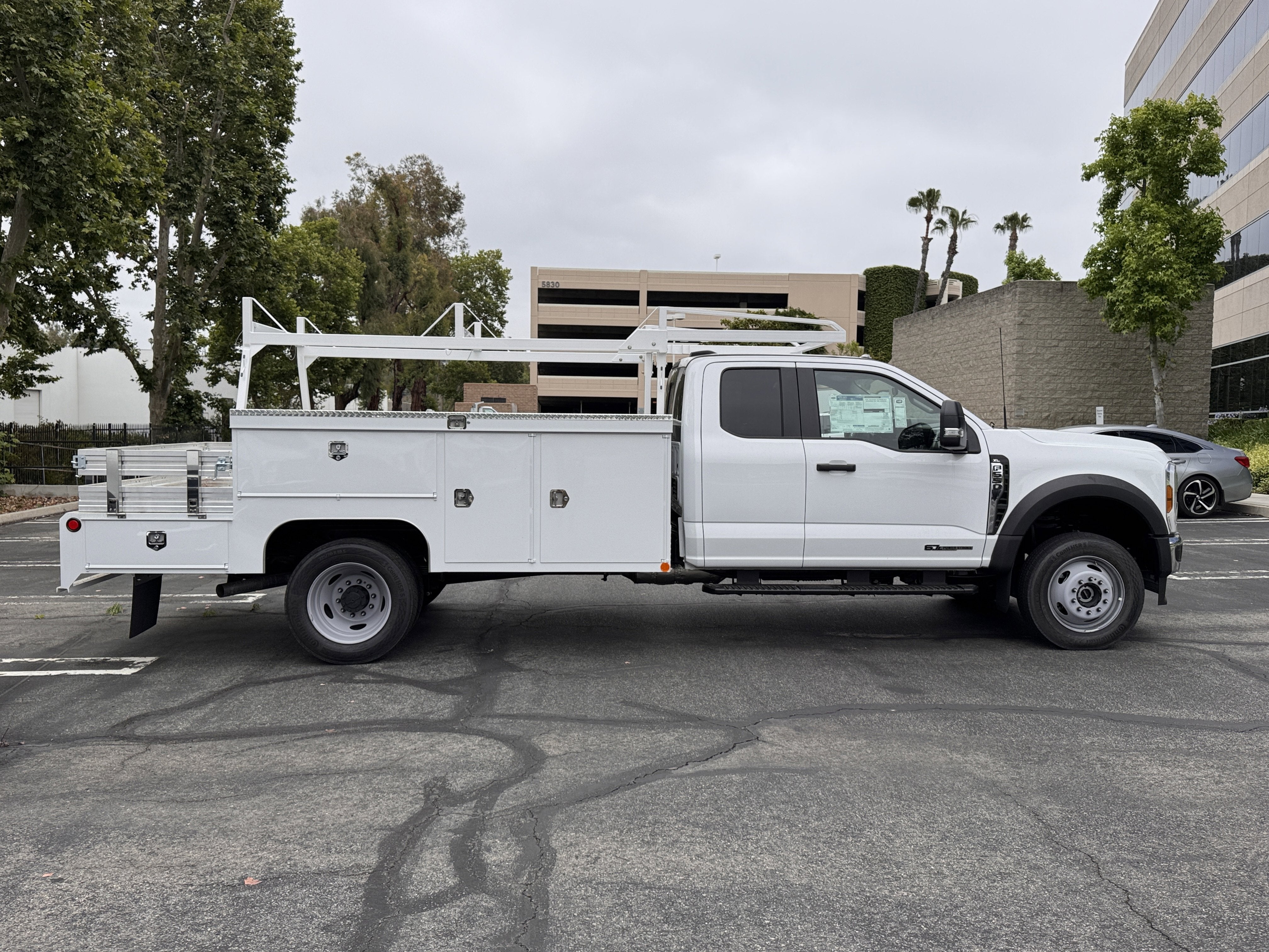 2025 Ford Super Duty F-550 DRW XL 4WD SuperCab 168 WB 60 CA