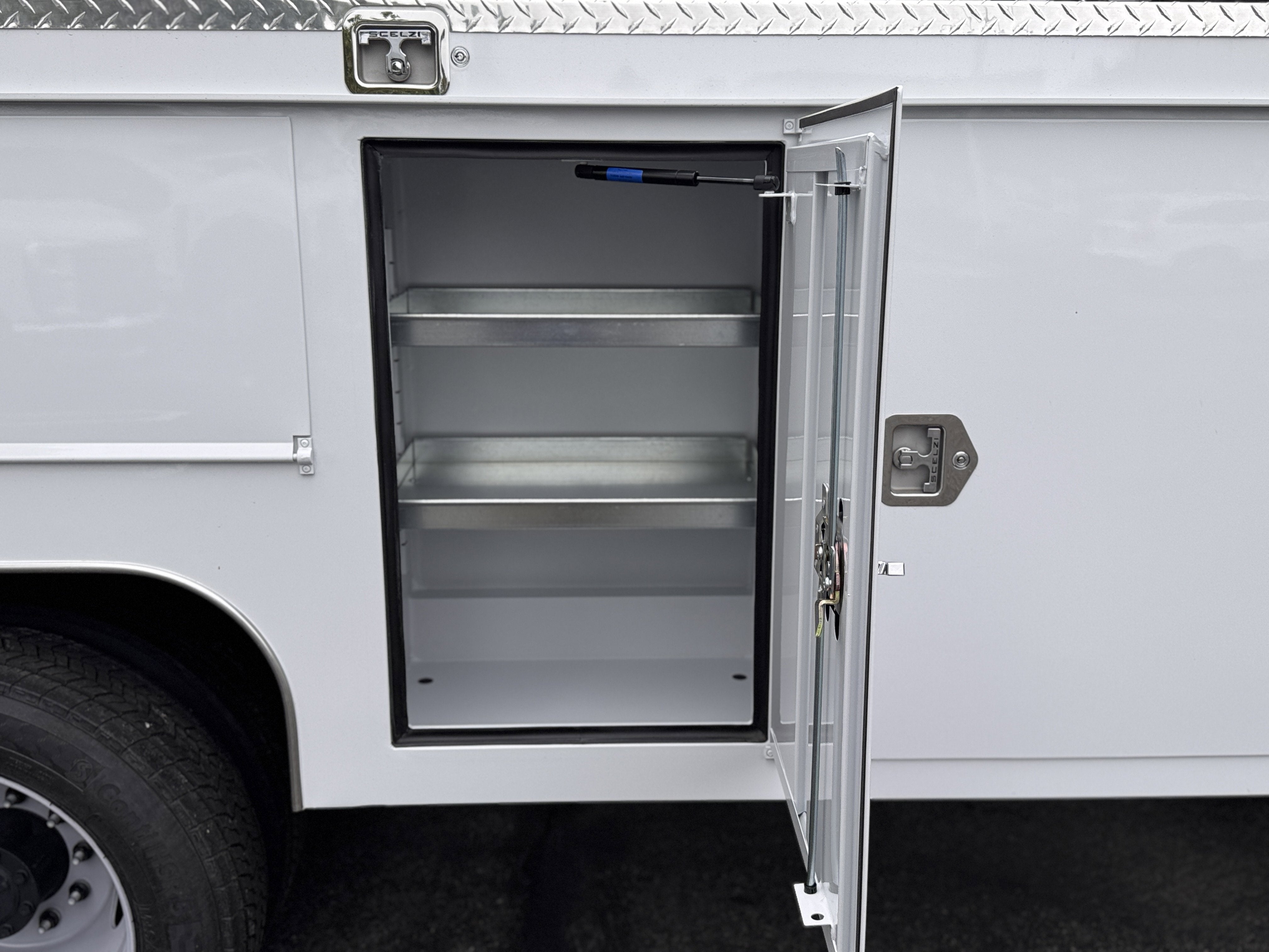 2025 Ford Super Duty F-550 DRW XL 4WD SuperCab 168 WB 60 CA