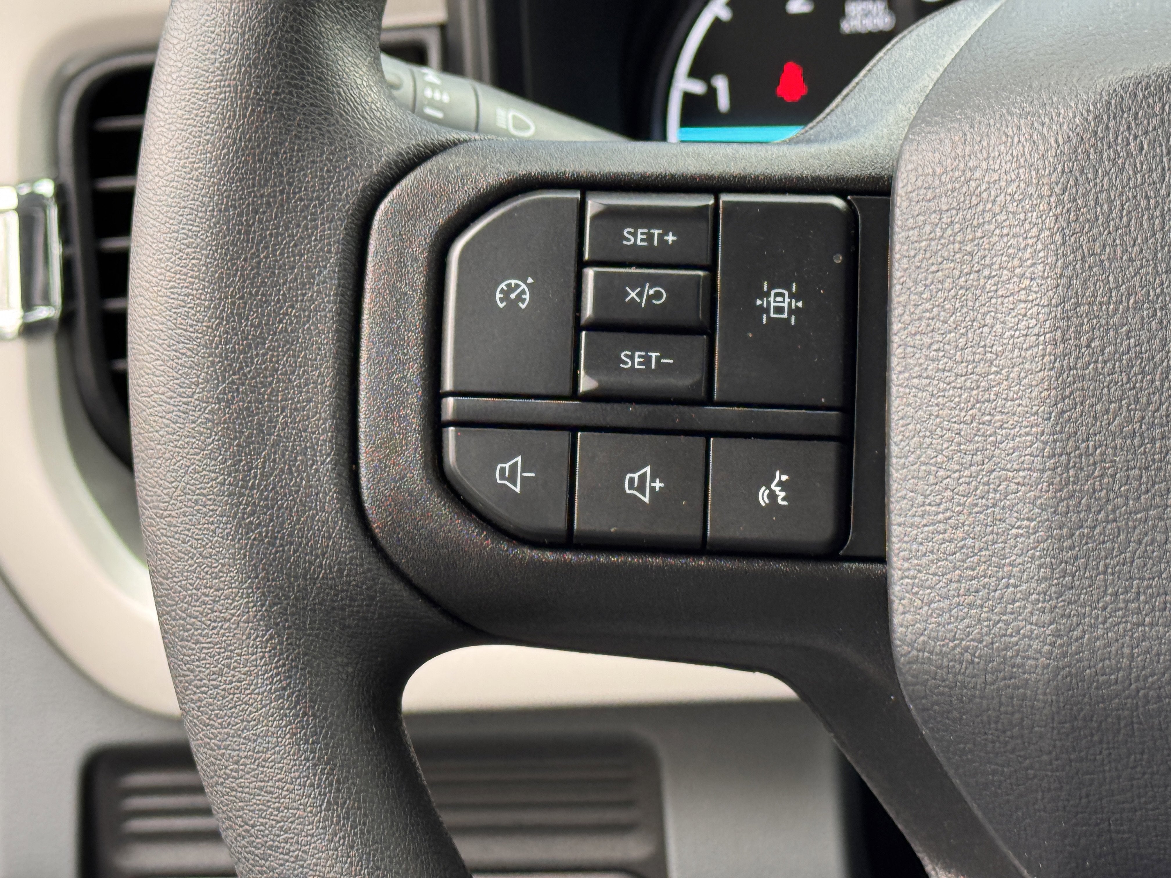 2025 Ford Super Duty F-550 DRW XL 4WD SuperCab 168 WB 60 CA