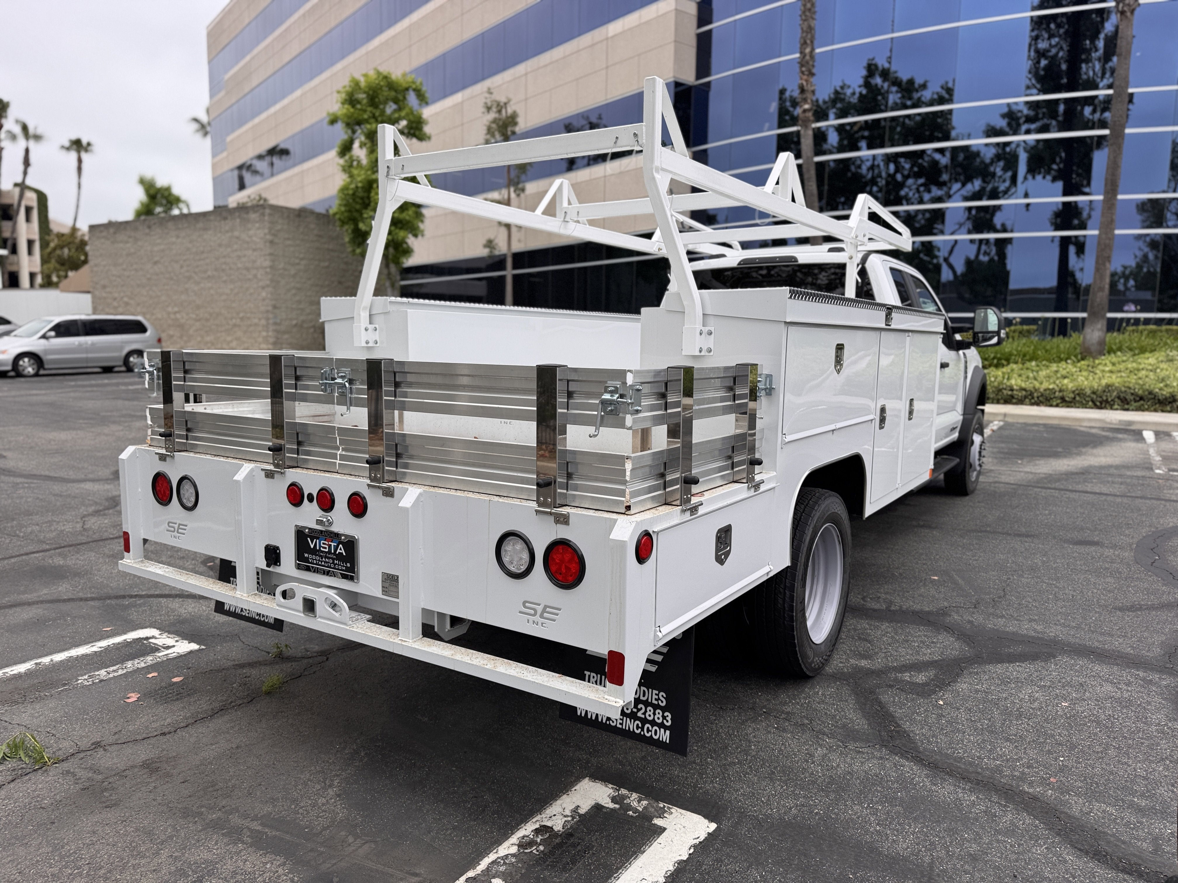 2025 Ford Super Duty F-550 DRW XL 4WD SuperCab 168 WB 60 CA