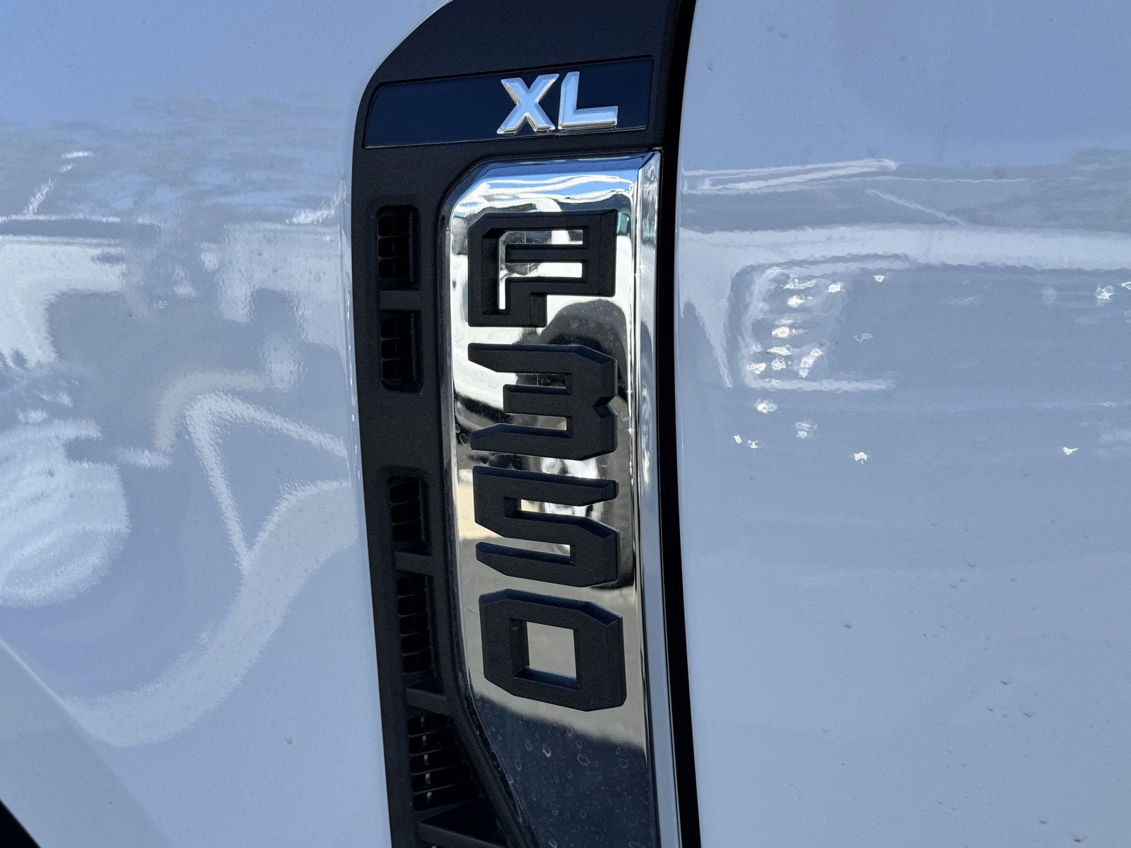 2025 Ford Super Duty F-350 DRW XL 2WD Crew Cab 179 WB 60 CA