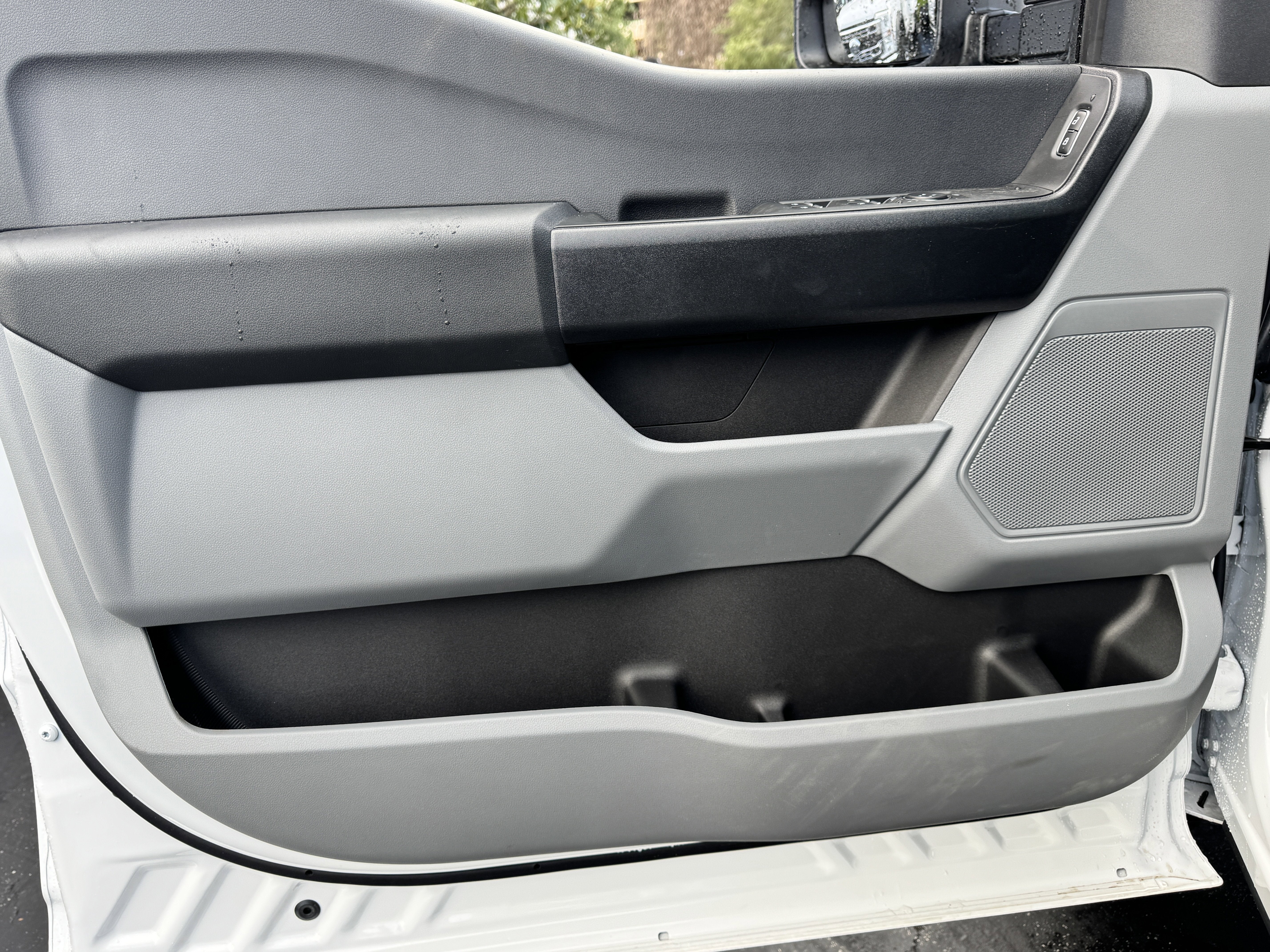 2025 Ford Super Duty F-350 DRW XL 2WD Crew Cab 179 WB 60 CA