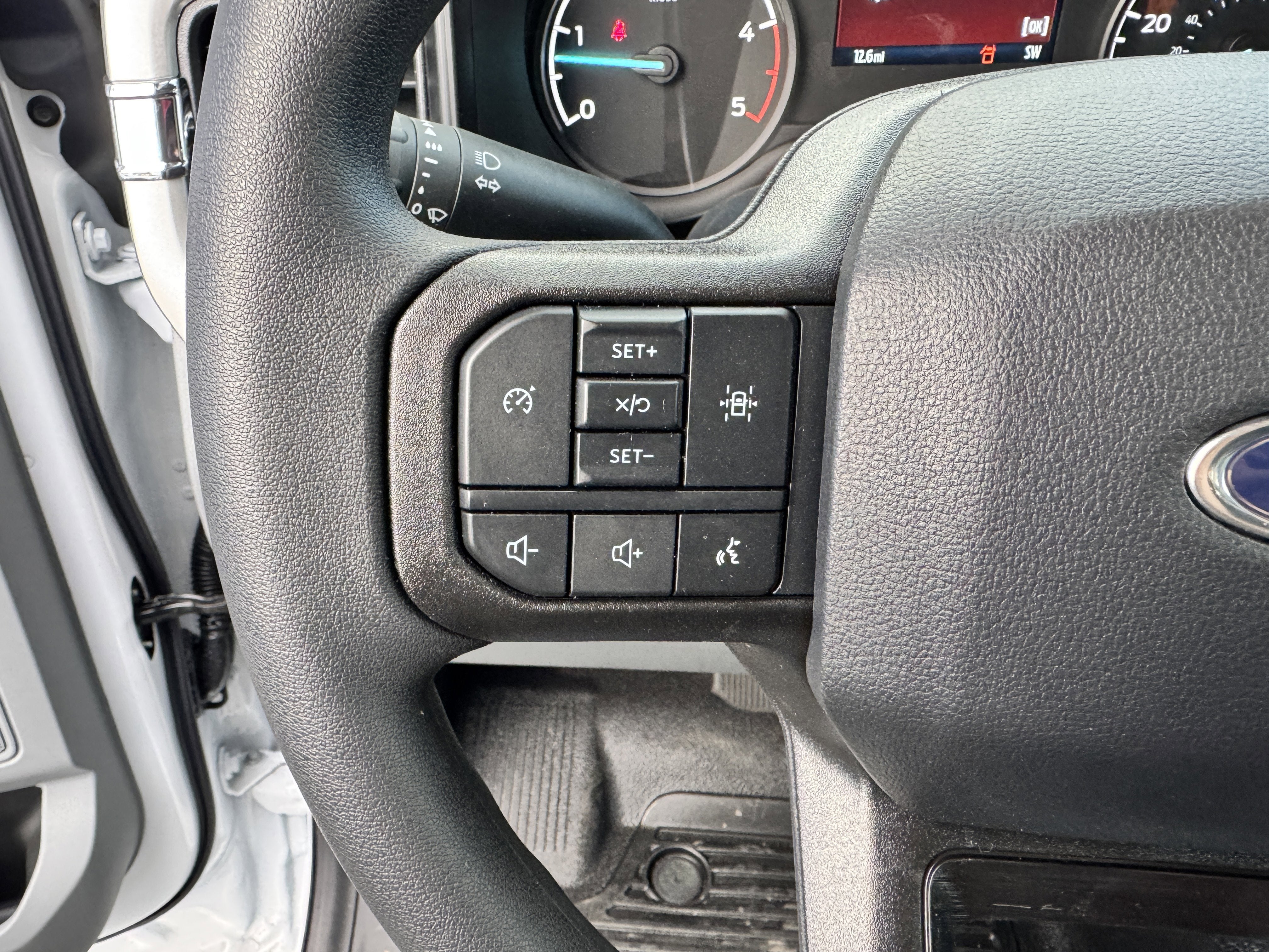 2025 Ford Super Duty F-350 DRW XL 2WD Crew Cab 179 WB 60 CA