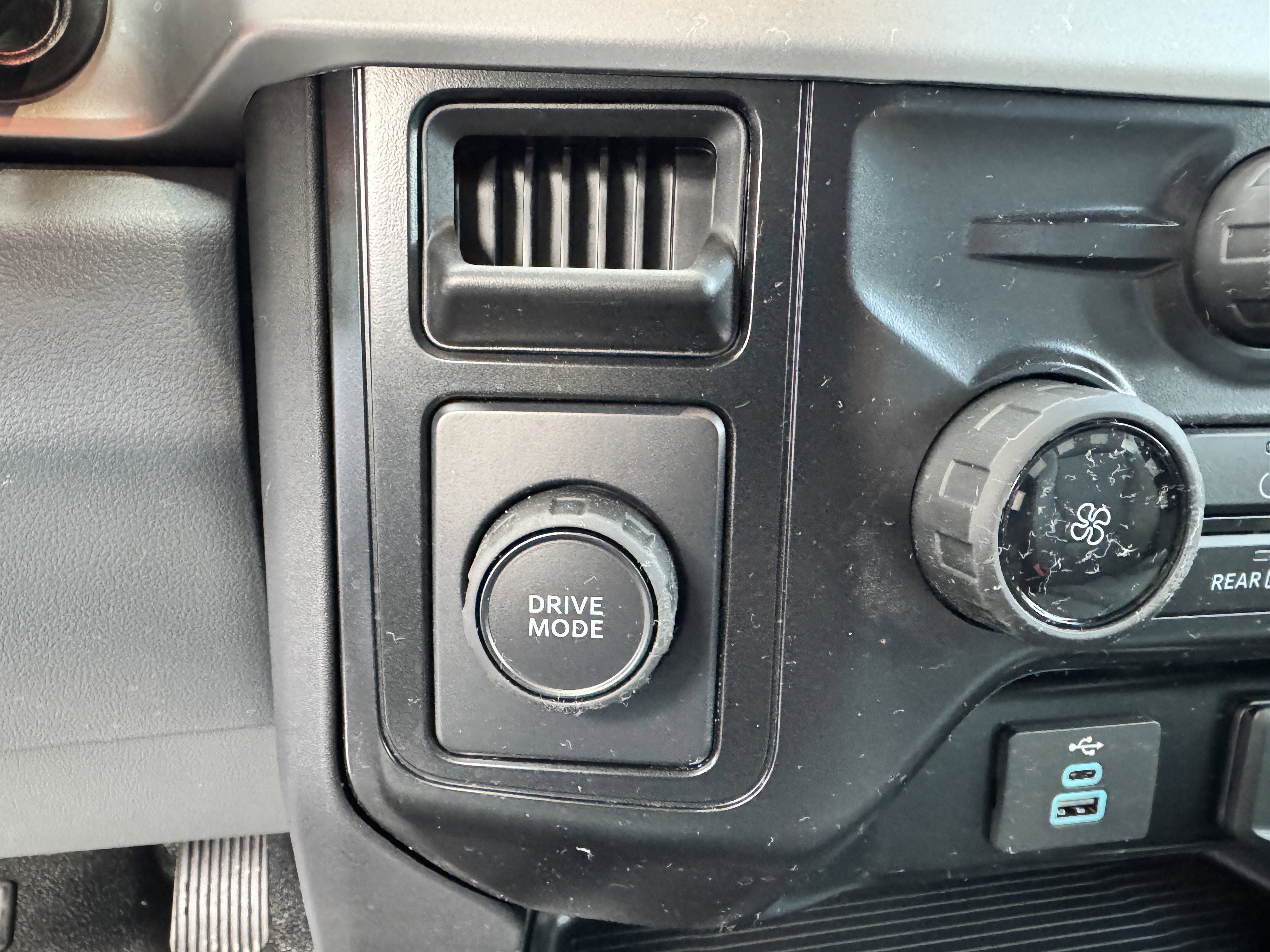 2025 Ford Super Duty F-350 DRW XL 2WD Crew Cab 179 WB 60 CA