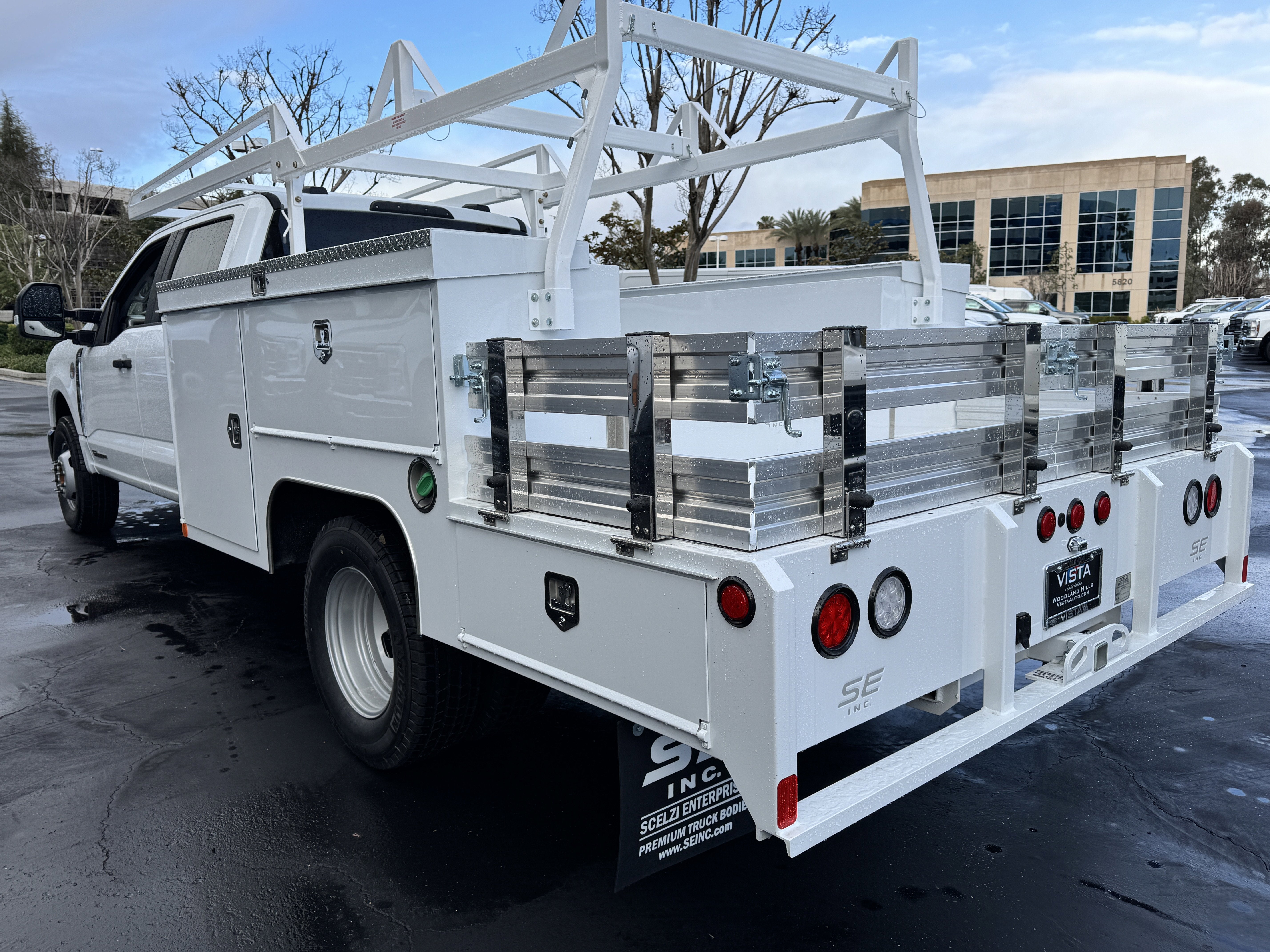 2025 Ford Super Duty F-350 DRW XL 2WD Crew Cab 179 WB 60 CA