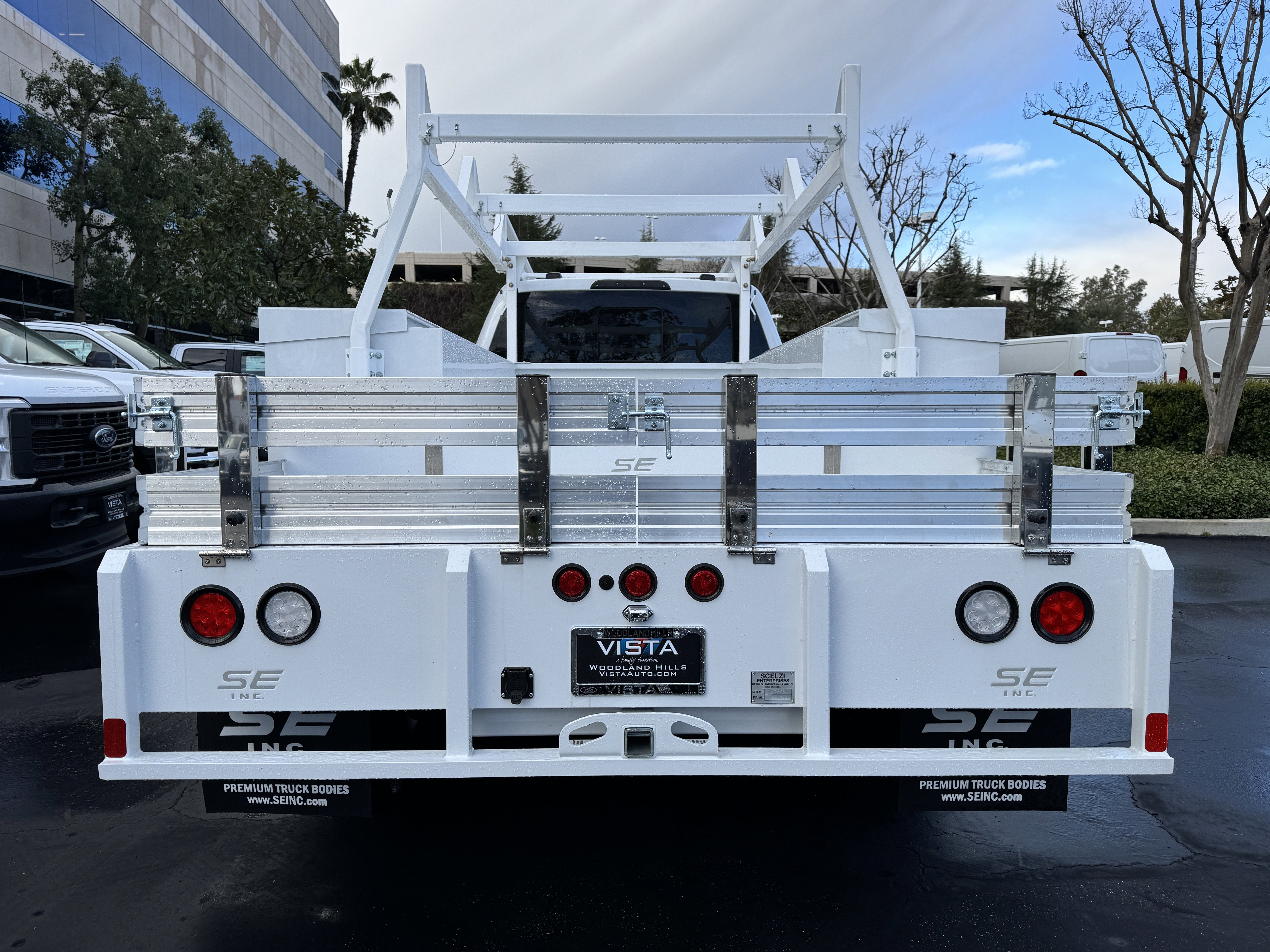 2025 Ford Super Duty F-350 DRW XL 2WD Crew Cab 179 WB 60 CA