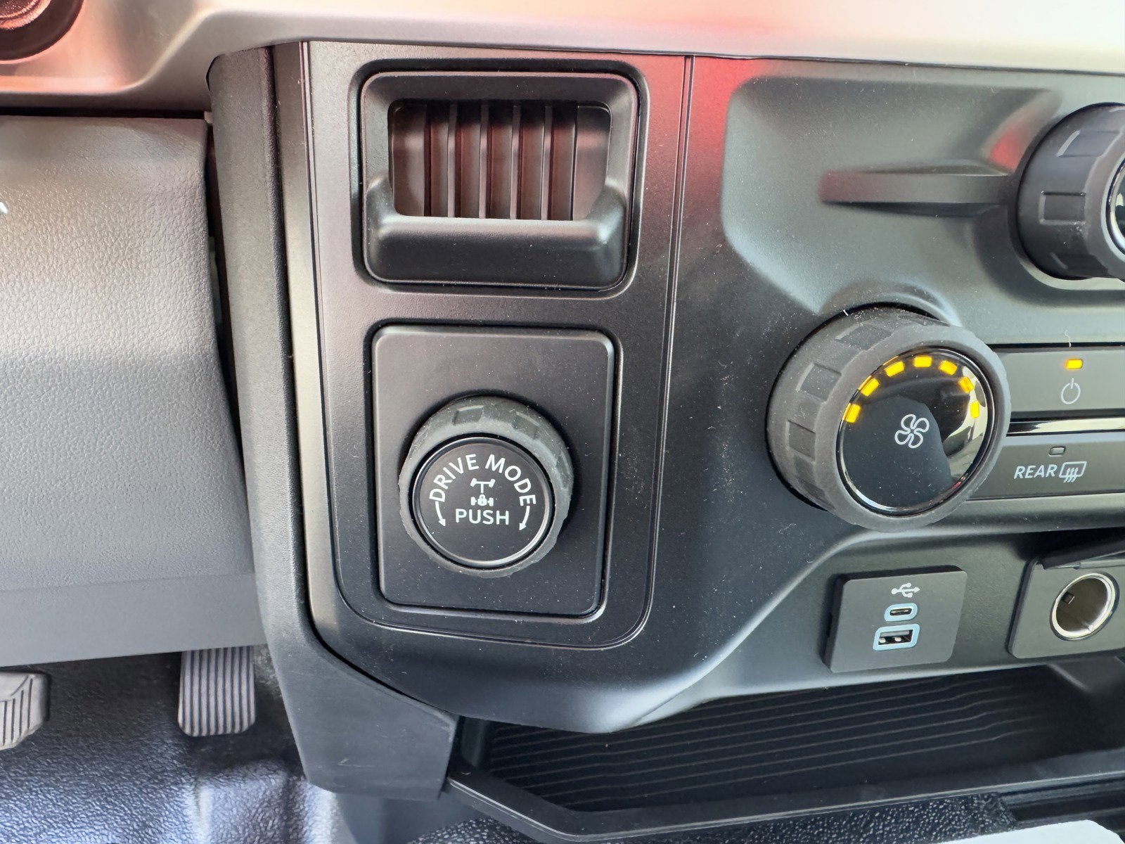 2025 Ford Super Duty F-350 SRW XL 2WD SuperCab 168 WB 60 CA