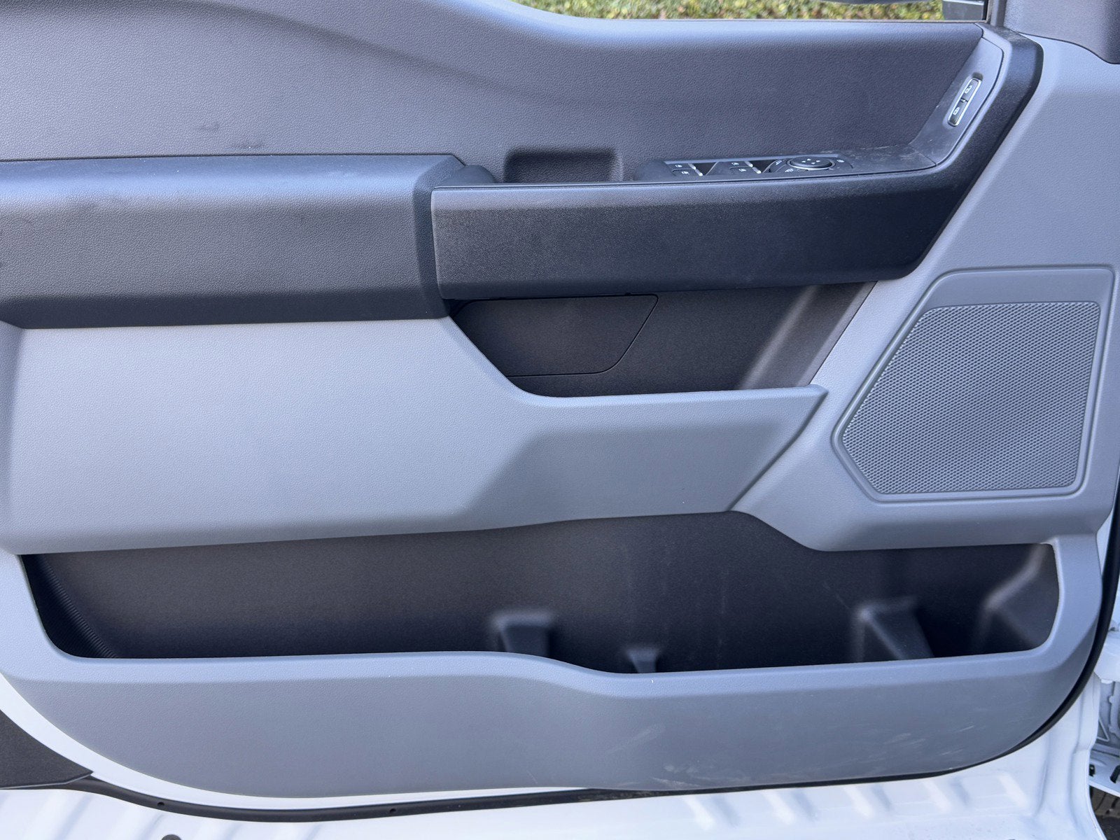 2025 Ford Super Duty F-350 SRW XL 2WD SuperCab 168 WB 60 CA