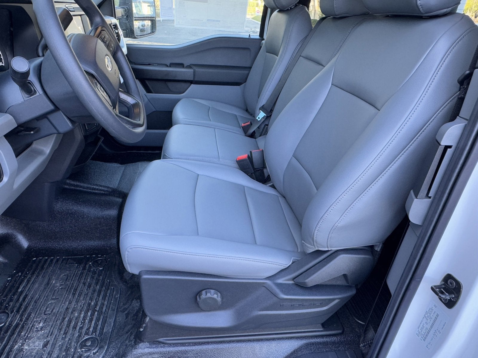 2025 Ford Super Duty F-350 SRW XL 2WD SuperCab 168 WB 60 CA