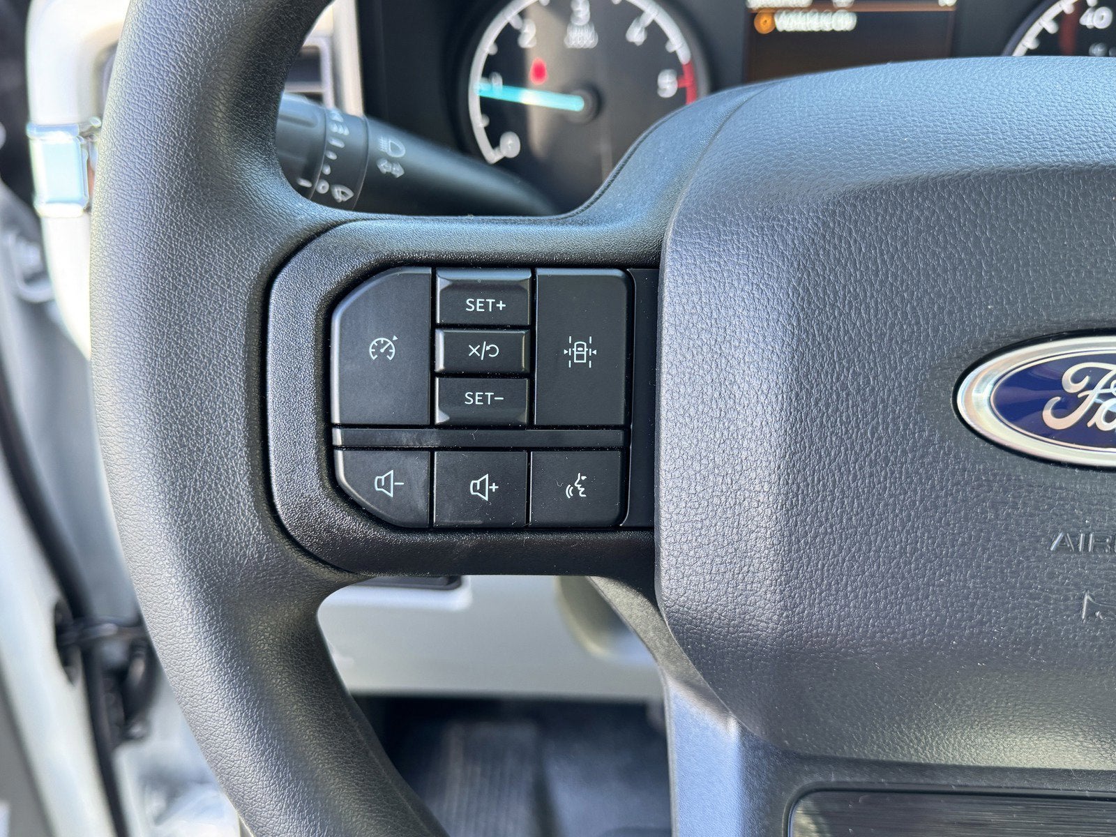 2025 Ford Super Duty F-350 SRW XL 4WD SuperCab 168 WB 60 CA