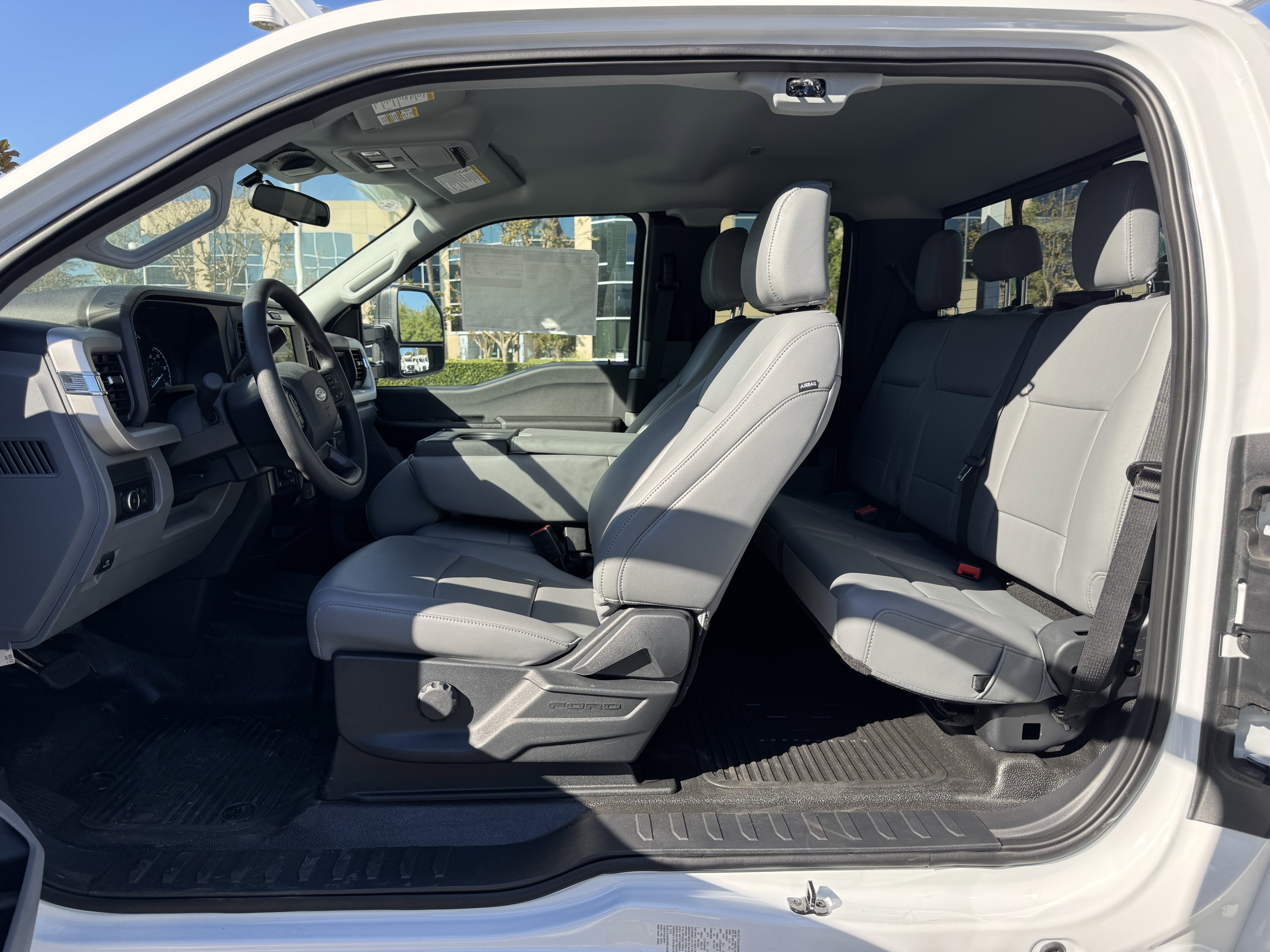 2025 Ford Super Duty F-350 SRW XL 4WD SuperCab 168 WB 60 CA