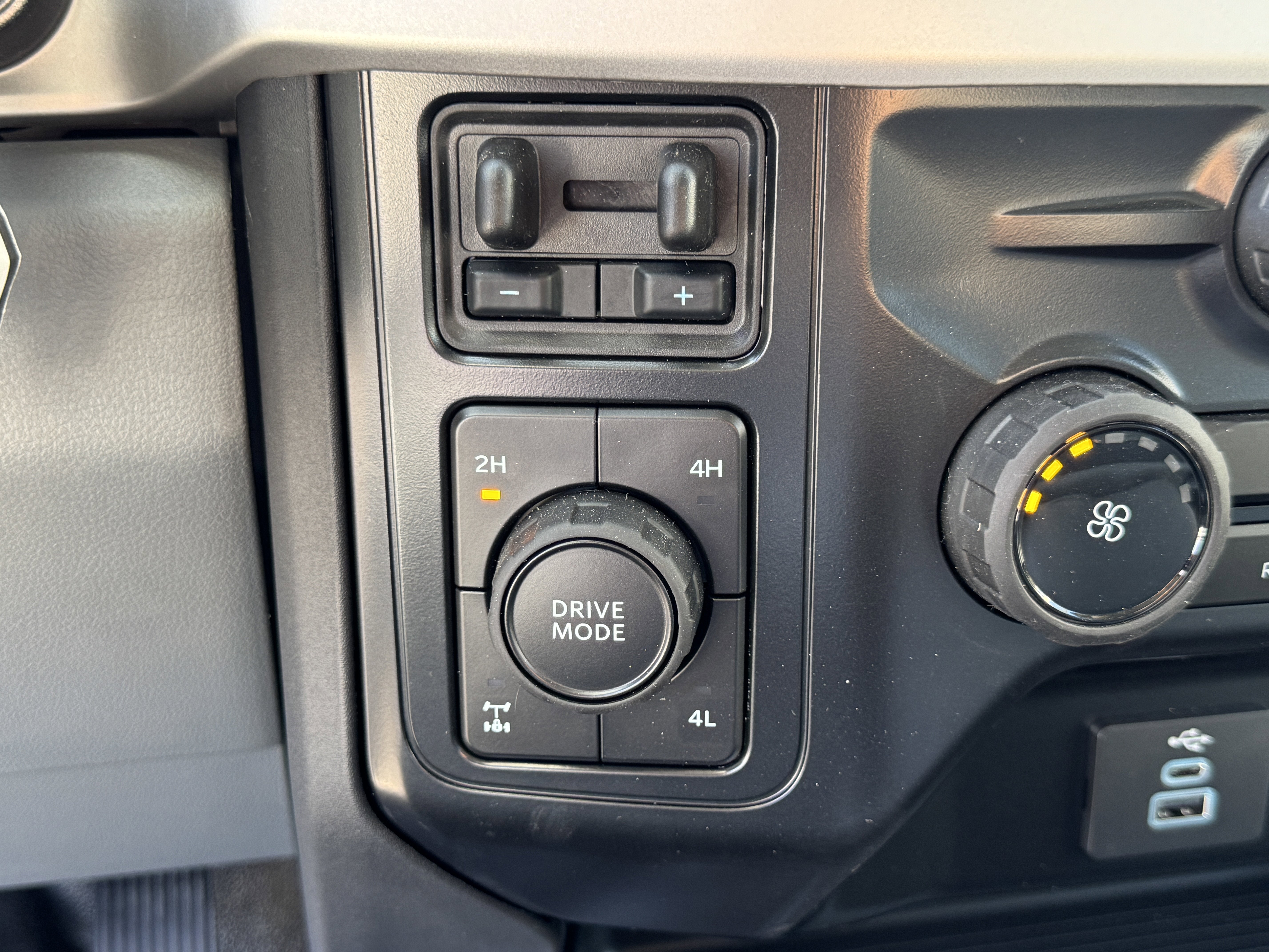 2025 Ford Super Duty F-350 SRW XL 4WD SuperCab 168 WB 60 CA