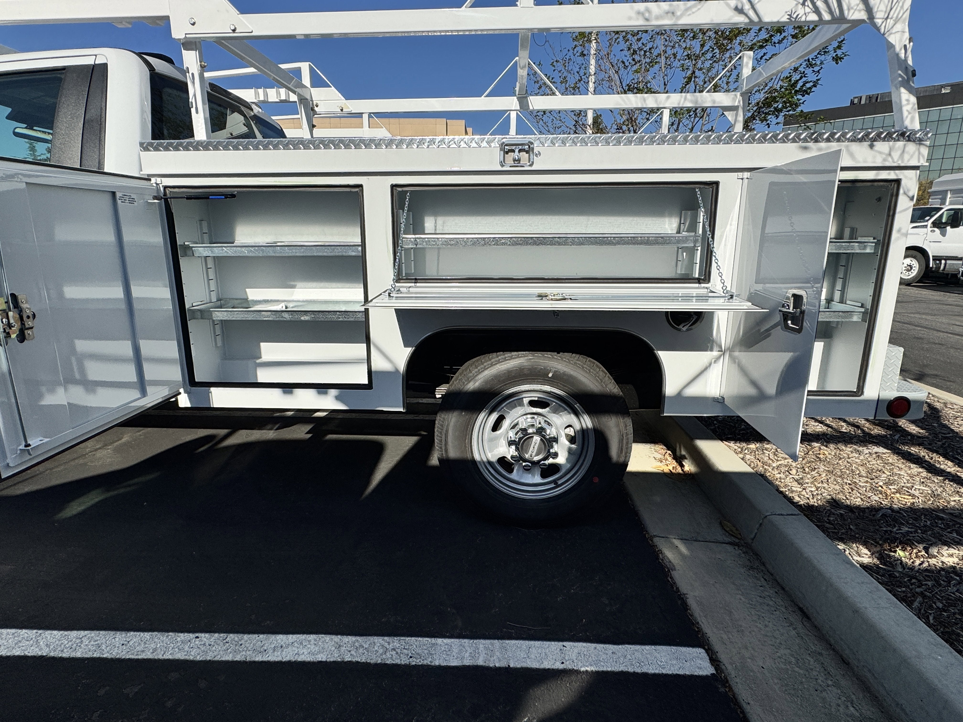 2025 Ford Super Duty F-350 SRW XL 2WD Reg Cab 145 WB 60 CA