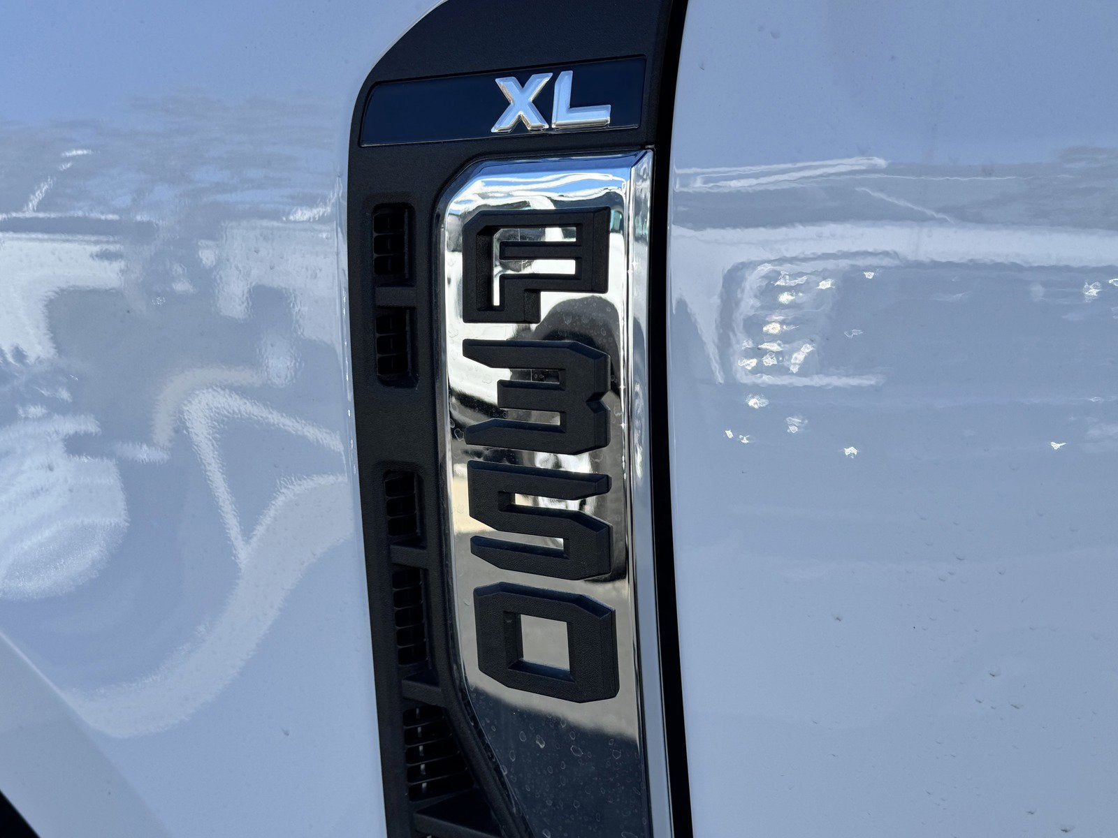 2025 Ford Super Duty F-350 SRW XL 2WD Reg Cab 145 WB 60 CA