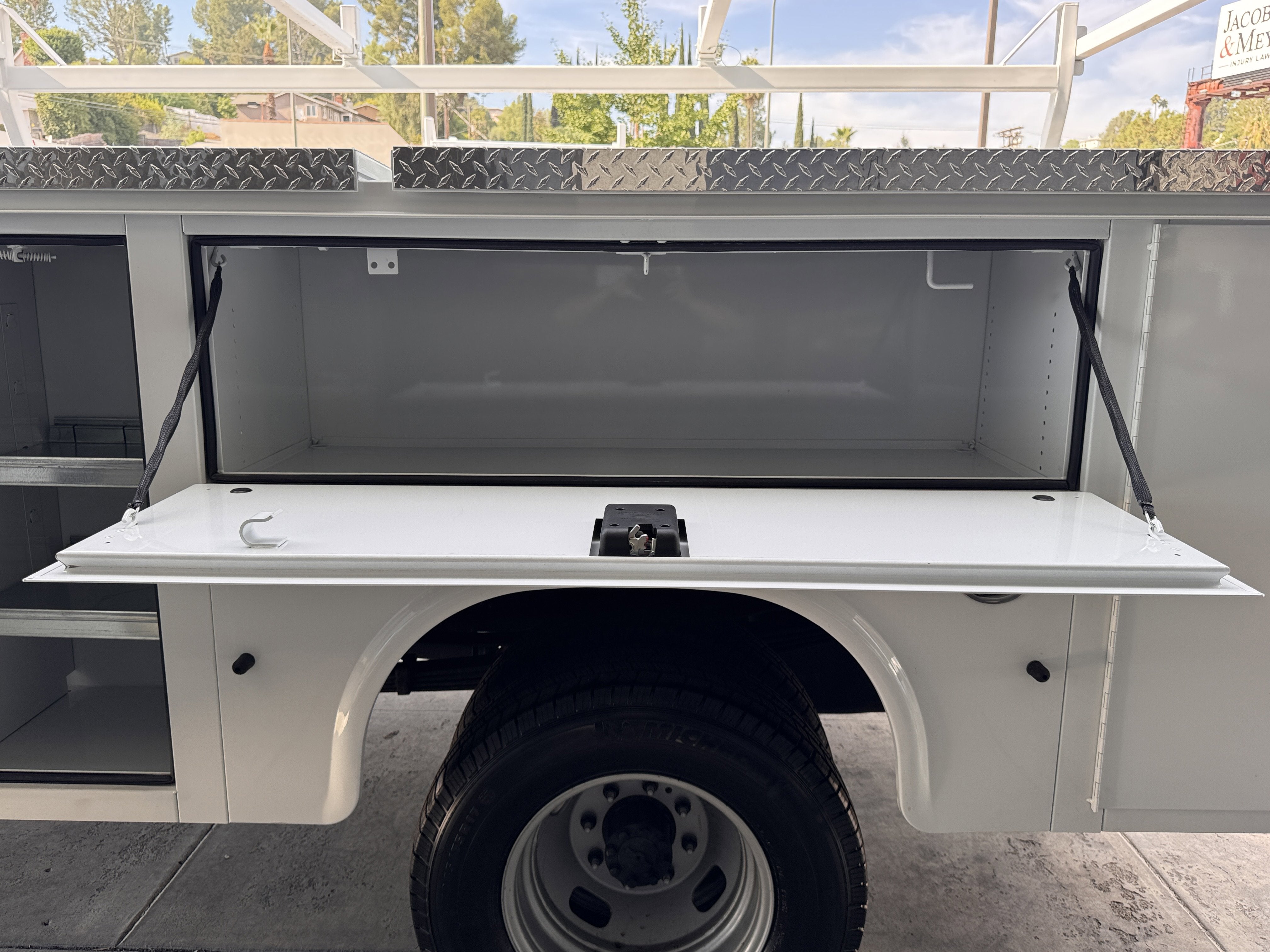 2024 Ford Super Duty F-350 DRW XL 4WD Reg Cab 145 WB 60 CA