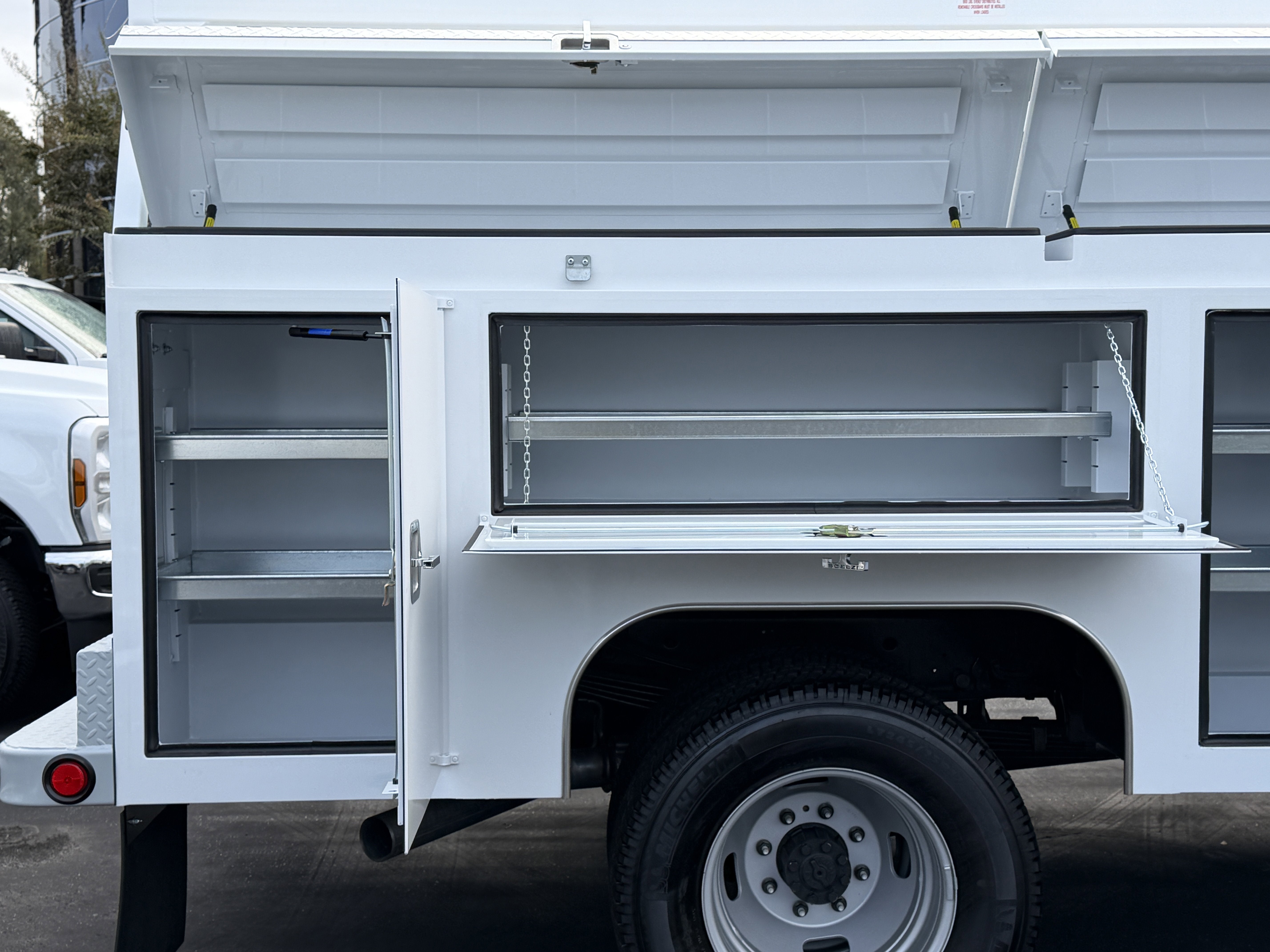 2026 Ford Super Duty F-350 DRW XL 4WD Reg Cab 145 WB 60 CA