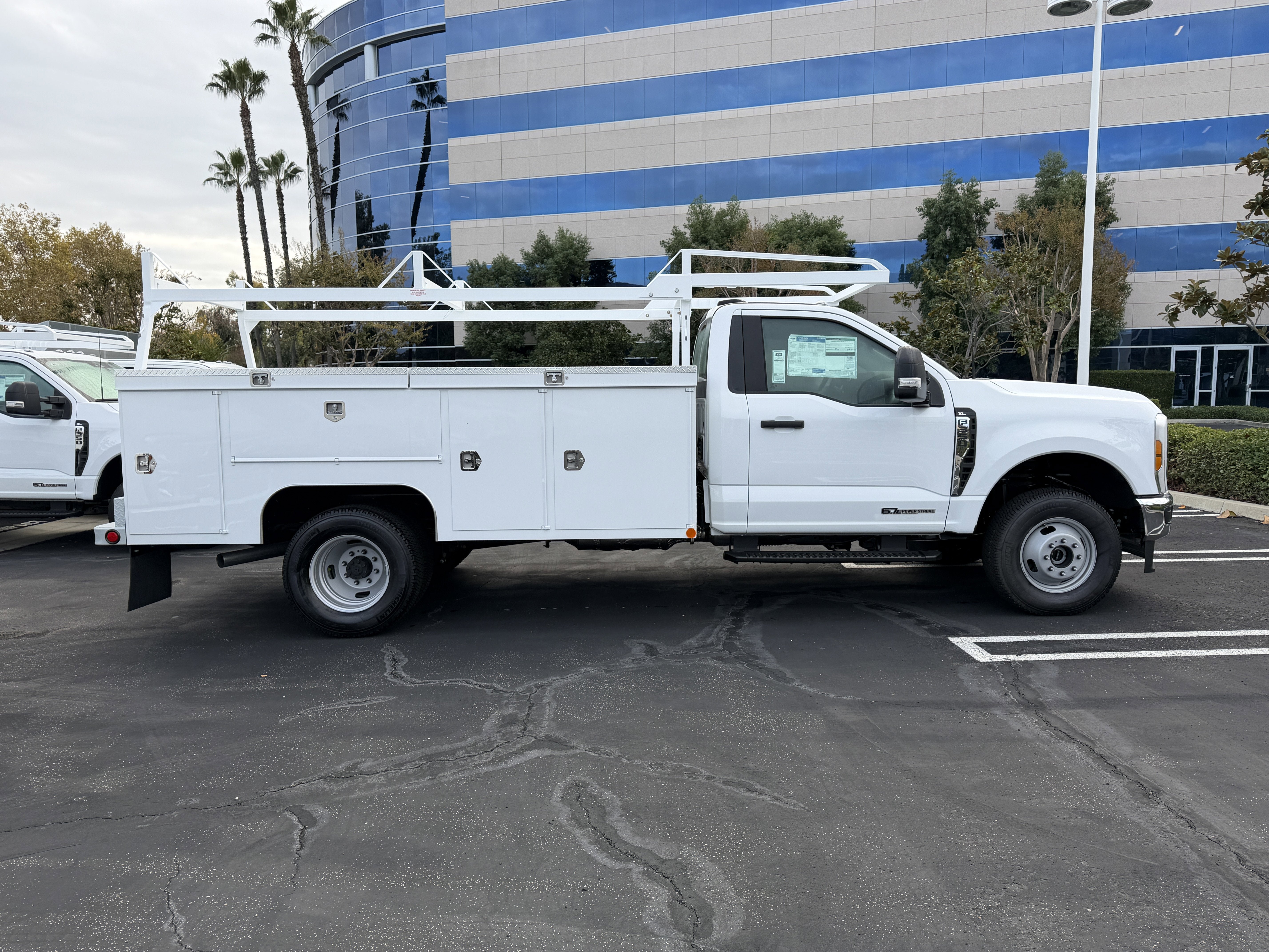 2026 Ford Super Duty F-350 DRW XL 4WD Reg Cab 145 WB 60 CA