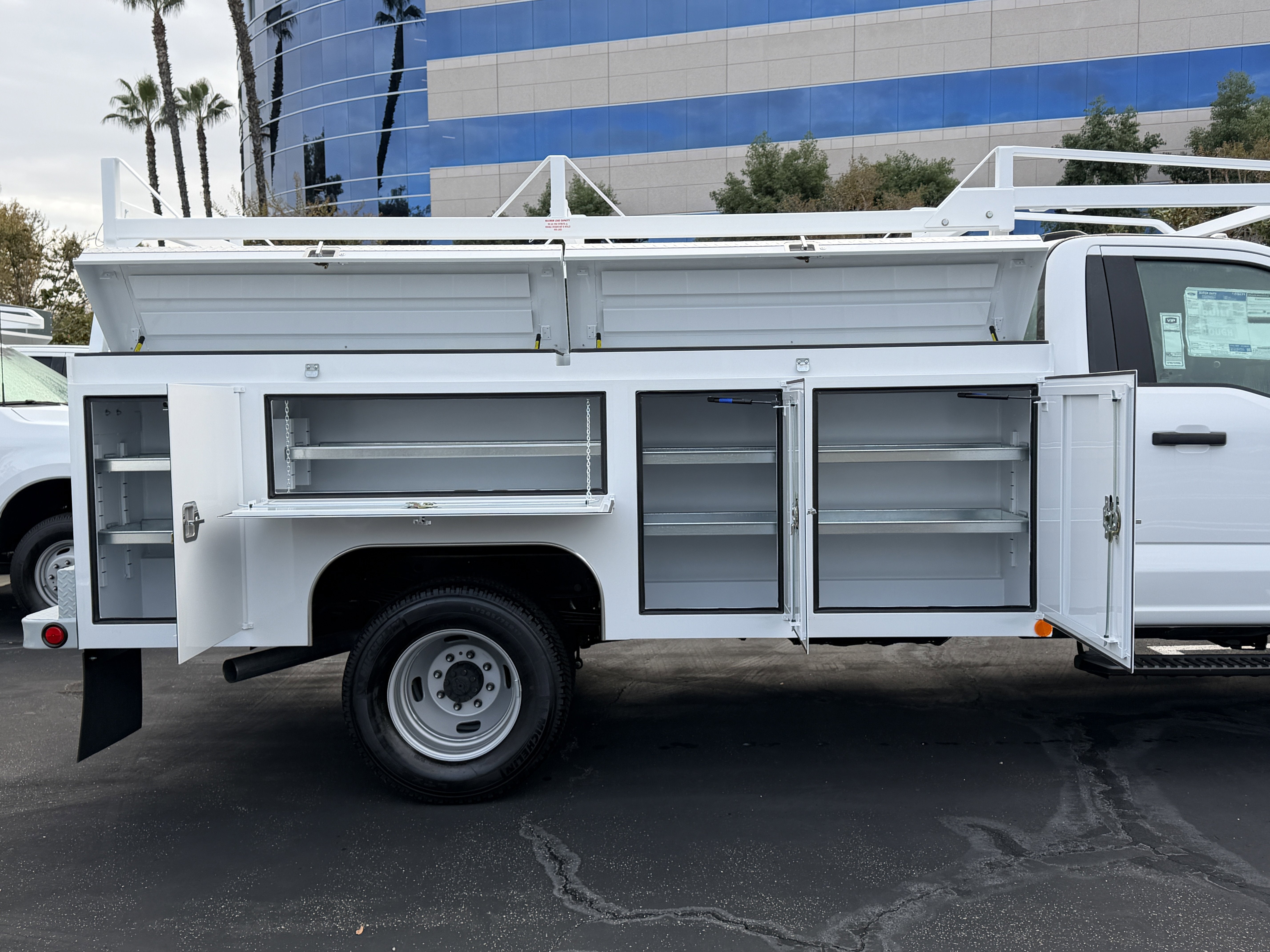 2026 Ford Super Duty F-350 DRW XL 4WD Reg Cab 145 WB 60 CA