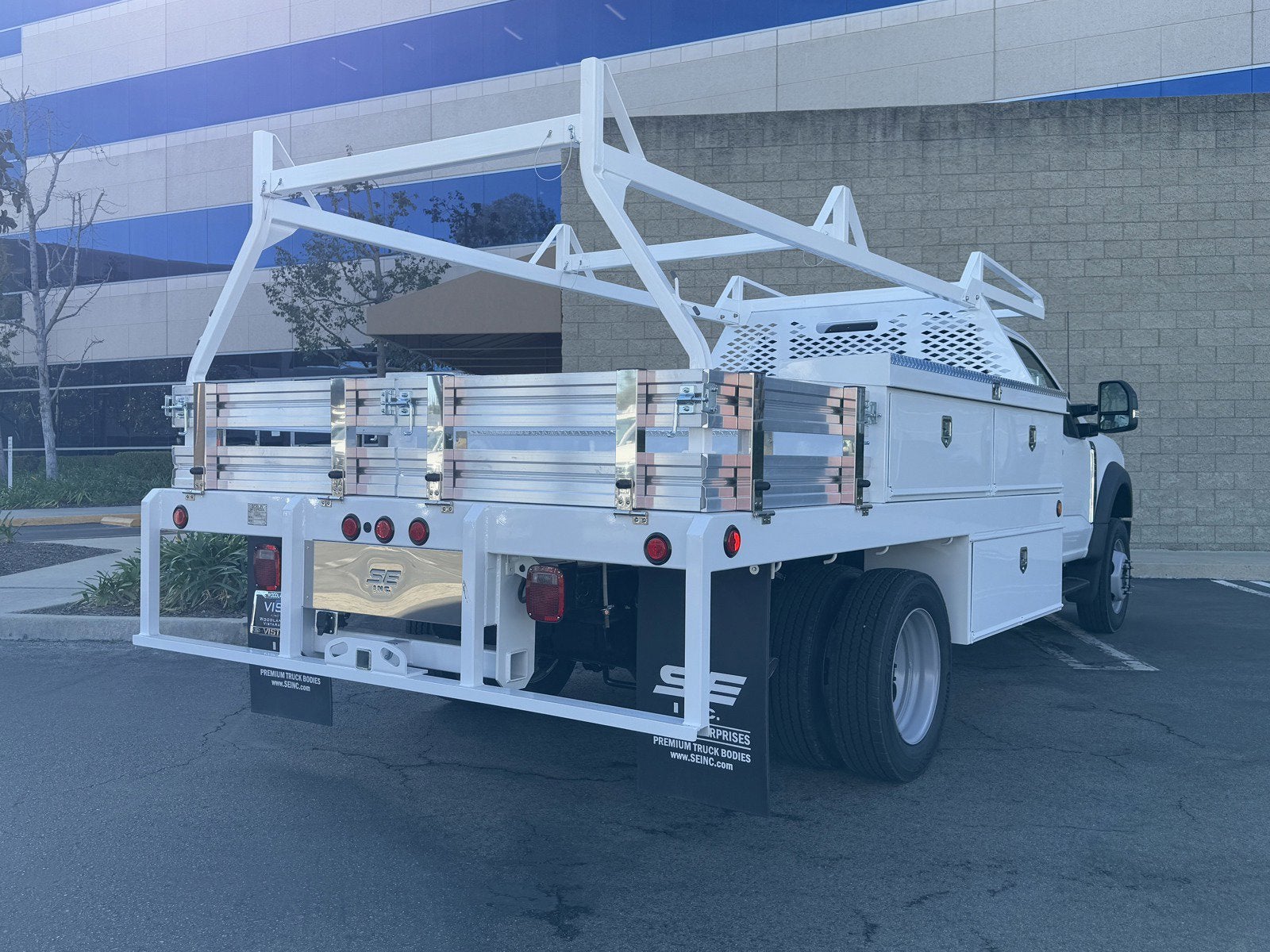 2024 Ford Super Duty F-450 DRW XL 2WD Reg Cab 145 WB 60 CA