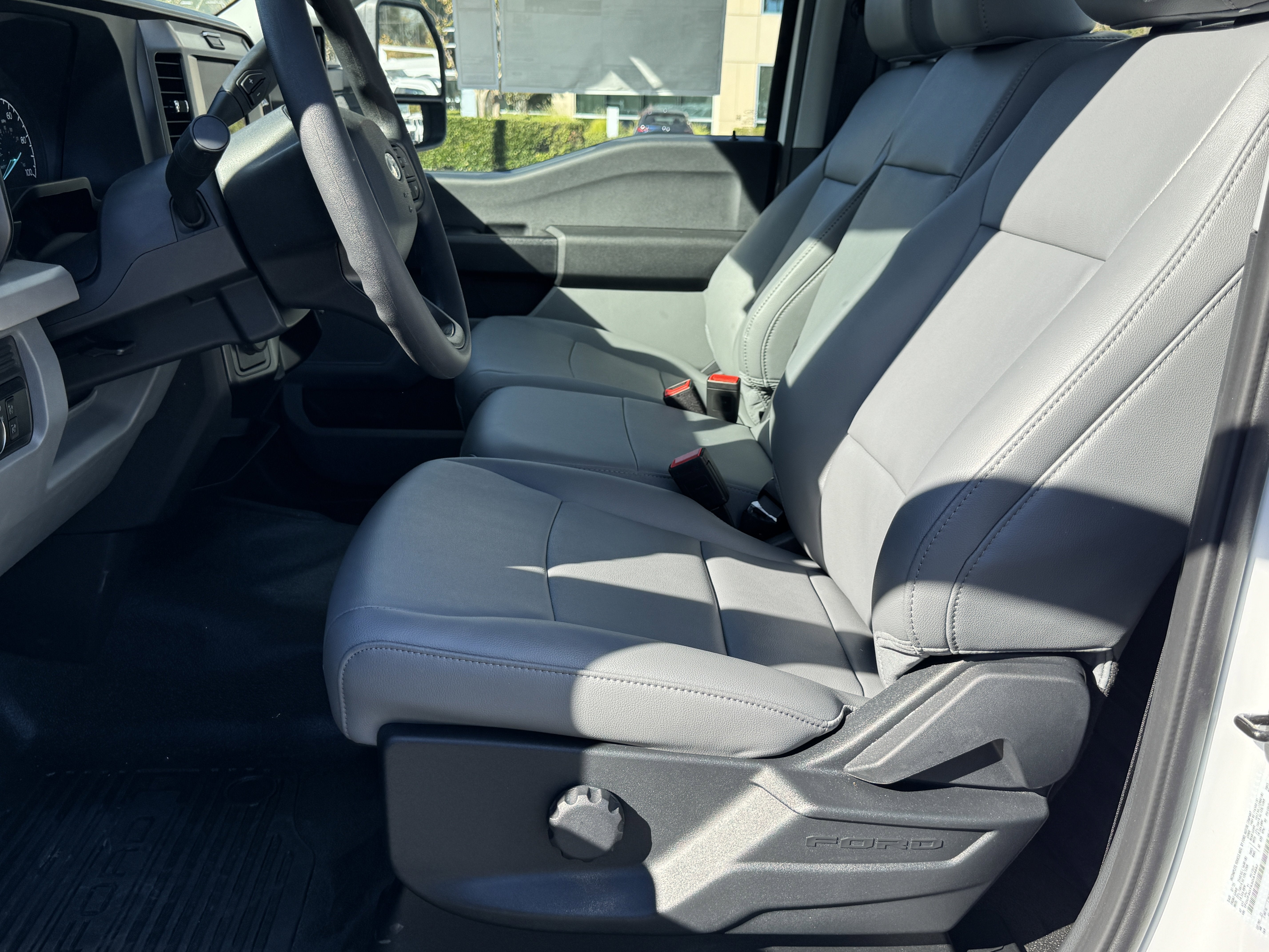 2025 Ford Super Duty F-450 DRW XL 2WD Reg Cab 169 WB 84 CA