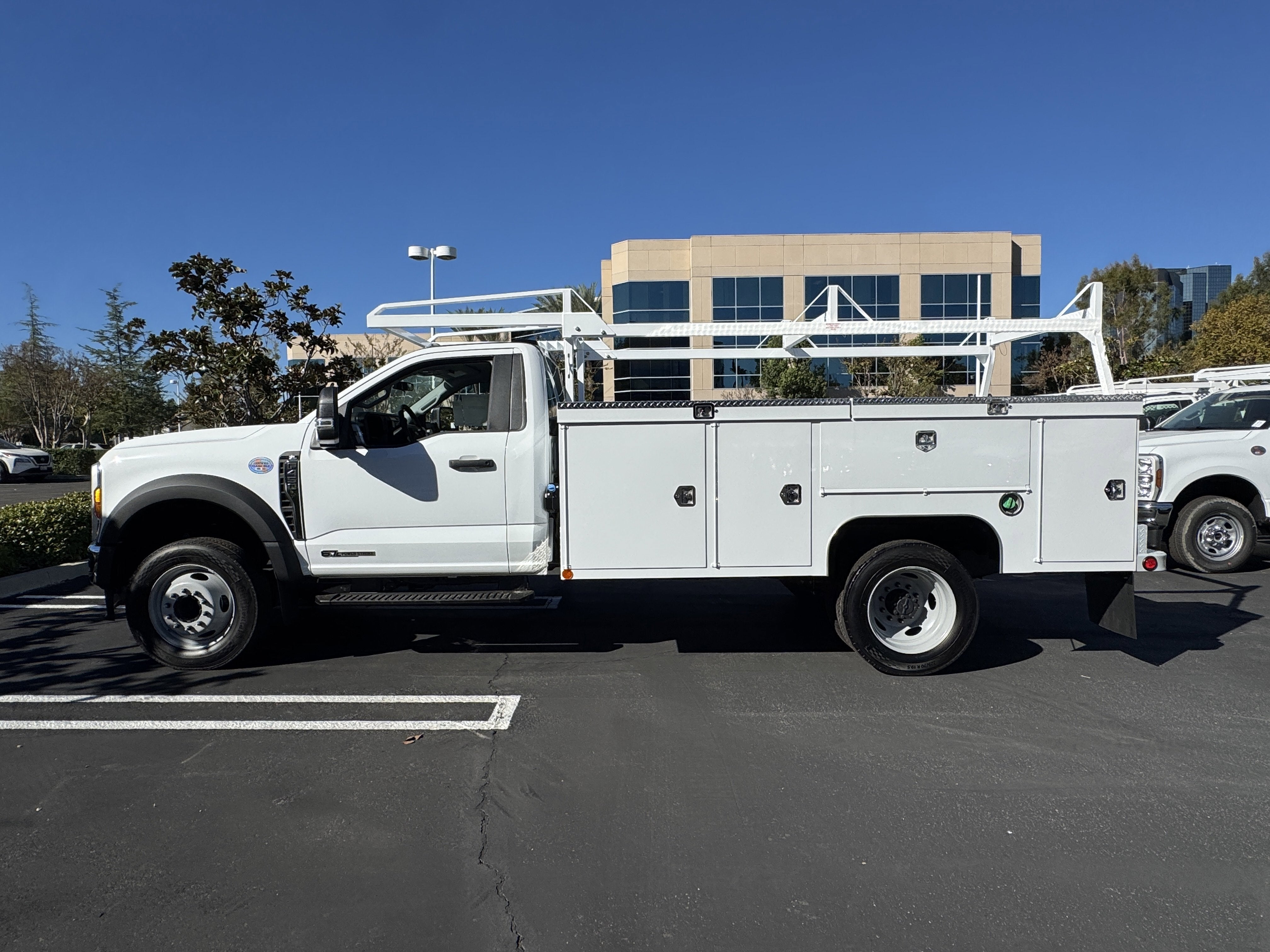2025 Ford Super Duty F-450 DRW XL 2WD Reg Cab 169 WB 84 CA